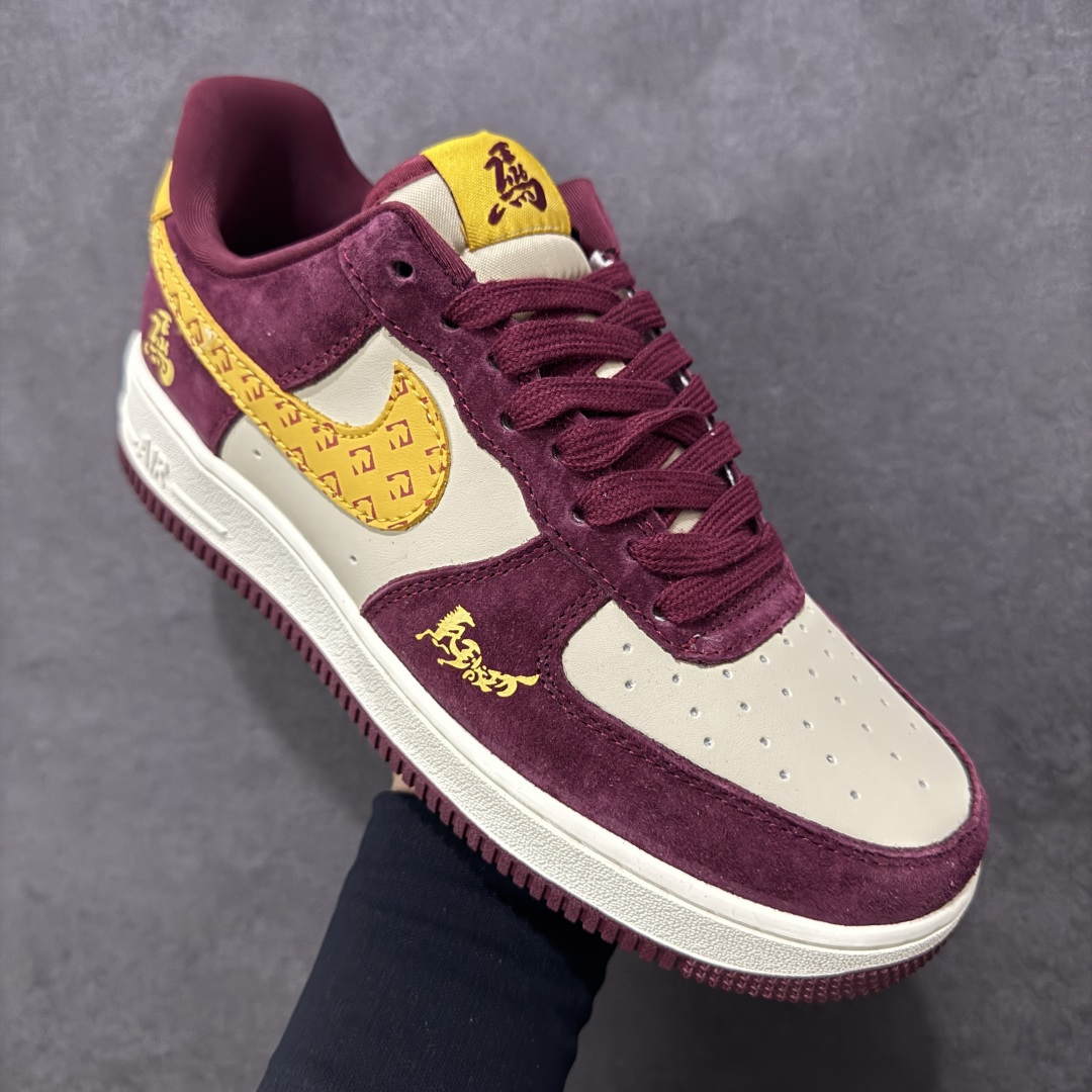 图片[3]-【定制版】马年限定限量发售高端定制 Nike Air Force 1 \’07 Low “马年限定联名—— 酒红金钩” 高端定制 低帮休闲板鞋 定制鞋盒 大厂纯原品质出货 超高清洁度 皮料切割干净无任何毛边 细节完美 货号：KD1688-003 尺码：36 36.5 37.5 38 38.5 39 40 40.5 41 42 42.5 43 44 44.5 45 编码：HXSB310320-选品中心