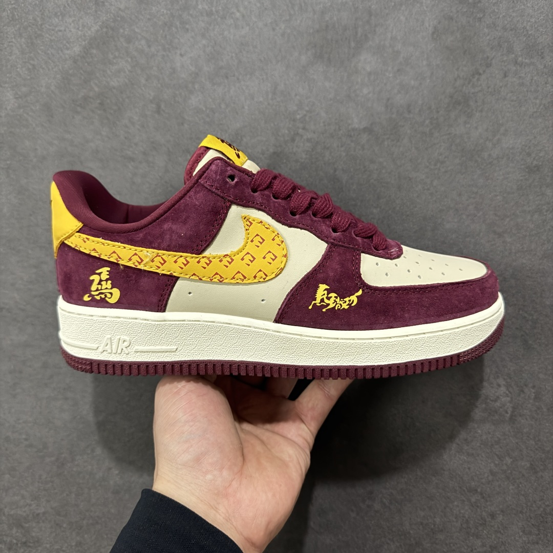 【定制版】马年限定限量发售高端定制 Nike Air Force 1 \'07 Low “马年限定联名------ 酒红金钩” 高端定制 低帮休闲板鞋 定制鞋盒 大厂纯原品质出货 超高清洁度 皮料切割干净无任何毛边 细节完美 货号：KD1688-003 尺码：36 36.5 37.5 38 38.5 39 40 40.5 41 42 42.5 43 44 44.5 45 编码：HXSB310320-选品中心