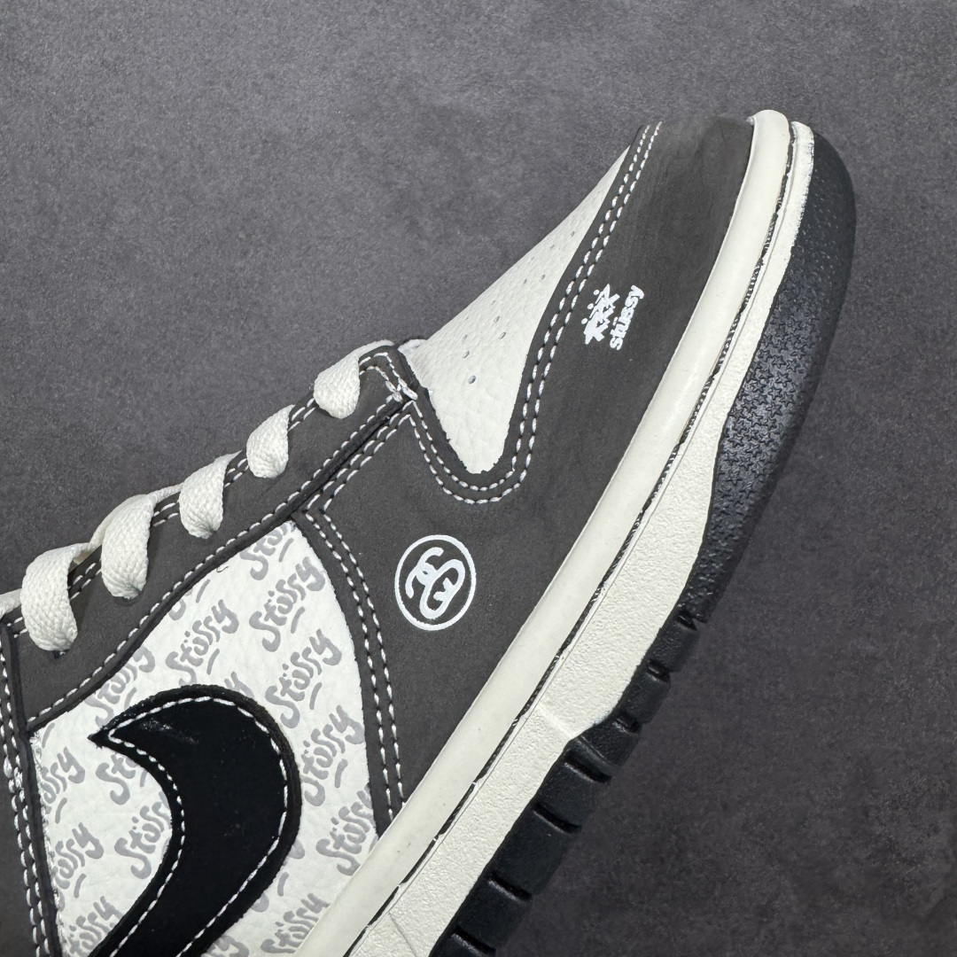 图片[5]-【定制版】Nike SB Dunk Low \”斯图西联名“——白灰” 高端定制 低帮休闲板鞋 定制鞋盒 高级夜光效果，Ortholite鞋垫透气防臭 大厂纯原品质出货 超高清洁度 皮料切割干净无任何毛边 细节完美 23 货号：YF9511-914 尺码：36 36.5 37.5 38 38.5 39 40 40.5 41 42 42.5 43 44 44.5 45 编码：HXSB330340-选品中心