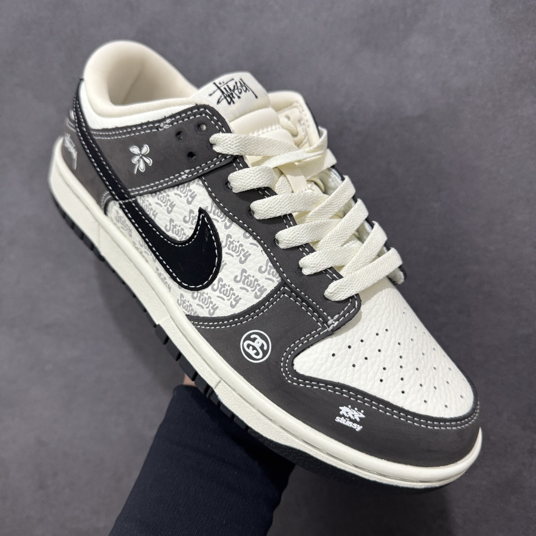 图片[3]-【定制版】Nike SB Dunk Low \”斯图西联名“——白灰” 高端定制 低帮休闲板鞋 定制鞋盒 高级夜光效果，Ortholite鞋垫透气防臭 大厂纯原品质出货 超高清洁度 皮料切割干净无任何毛边 细节完美 23 货号：YF9511-914 尺码：36 36.5 37.5 38 38.5 39 40 40.5 41 42 42.5 43 44 44.5 45 编码：HXSB330340-选品中心