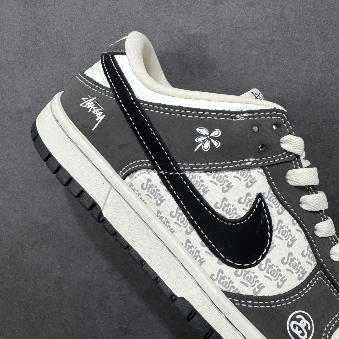 图片[6]-【定制版】Nike SB Dunk Low \”斯图西联名“——白灰” 高端定制 低帮休闲板鞋 定制鞋盒 高级夜光效果，Ortholite鞋垫透气防臭 大厂纯原品质出货 超高清洁度 皮料切割干净无任何毛边 细节完美 23 货号：YF9511-914 尺码：36 36.5 37.5 38 38.5 39 40 40.5 41 42 42.5 43 44 44.5 45 编码：HXSB330340-选品中心