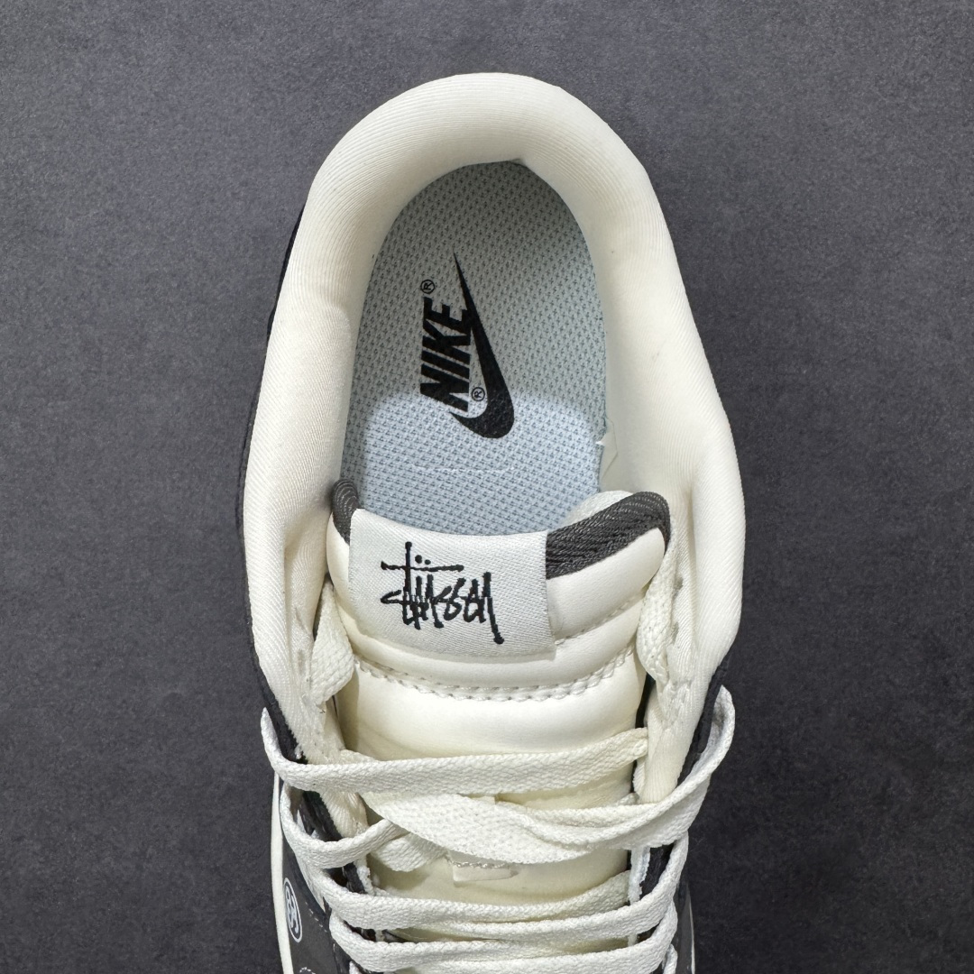 图片[7]-【定制版】Nike SB Dunk Low \”斯图西联名“——白灰” 高端定制 低帮休闲板鞋 定制鞋盒 高级夜光效果，Ortholite鞋垫透气防臭 大厂纯原品质出货 超高清洁度 皮料切割干净无任何毛边 细节完美 23 货号：YF9511-914 尺码：36 36.5 37.5 38 38.5 39 40 40.5 41 42 42.5 43 44 44.5 45 编码：HXSB330340-选品中心