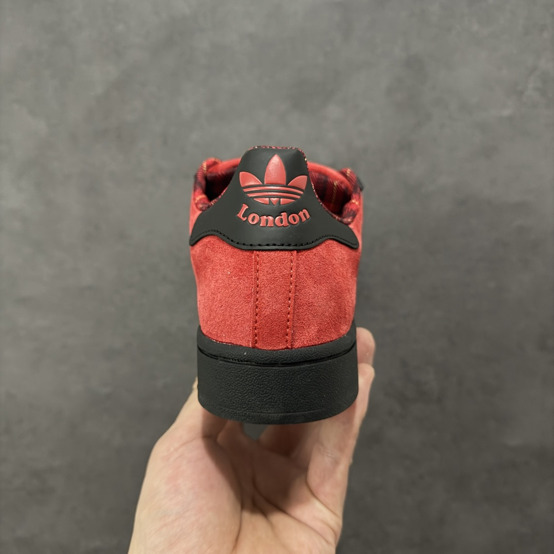 图片[4]-【GX版本】adidas originals Superstar 2 百搭舒适薄底 防滑耐磨 低帮 板鞋 女款 白银 尺码：35-45带半码 货号：JQ3224 Superstar系列以贝壳头设计著称，这一标志性元素使其在众多鞋款中脱颖而出。贝壳头不仅具有防撞和保护脚尖的作用，还成为了时尚界的经典符号。作为阿迪达斯经典系列的一部分，Superstar鞋侧常常饰有三叶草标志，彰显品牌身份与品质保证。鞋面采用优质皮革，质感高级且耐磨耐穿。柔软橡胶底则提供了良好的缓震效果和抓地力。Superstar板鞋以其舒适的穿着体验而著称。柔软橡胶底和合理的内部空间设计，使得长时间穿着也不会感到疲劳。简约复古的鞋型搭配贝壳头设计，使得Superstar成为一款百搭鞋款。无论是搭配牛仔裤、休闲裤还是裙子，都能轻松驾驭各种风格。采用优质材质和精湛工艺打造，Superstar板鞋具有出色的耐用性和耐磨性，能够陪伴消费者度过漫长的时光。自诞生以来，Superstar逐渐成为街头潮流文化的代表之一。众多潮人、明星和设计师都钟爱这款鞋款，纷纷将其纳入自己的穿搭中。-选品中心