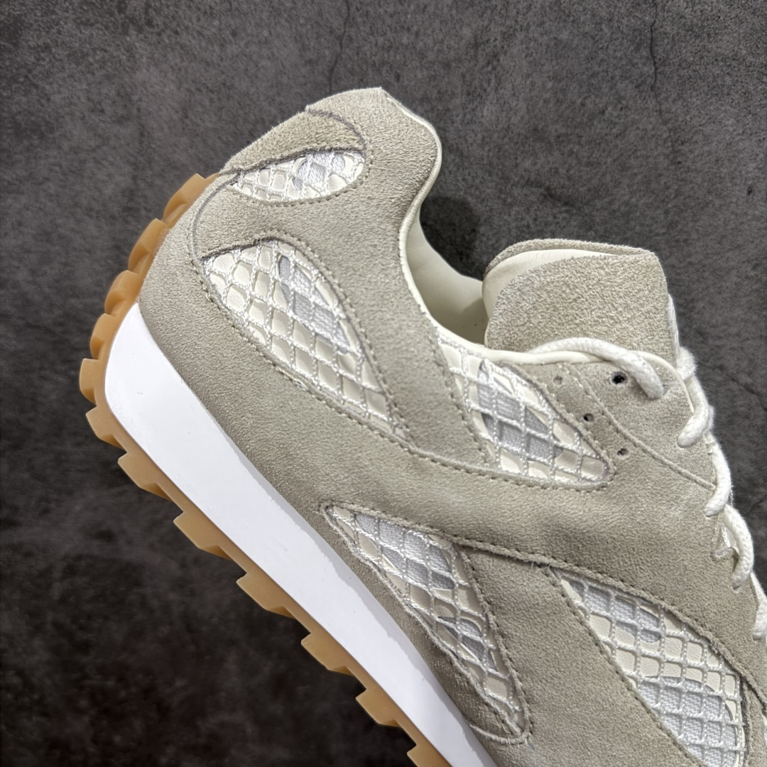 图片[7]-【纯原M版】BOTTEGA VENETA Orbit Runner BV葆蝶家时尚休闲王一博同款老爹鞋运动鞋 原版开发 一比一打造 相似度百分之99以上 市场一梯队级别品质 区别市场任何标文顶级品质版本 采用轻质科技网布面料 搭配几何图案设计橡胶外底 王炸系列 高版本 认准套包工艺 实际增高很多哦 还是一样显腿细非常nice 耐玩耐造 对标对版 套包鞋工艺 认准高版本 大底选用拼色TPU大底 配置原版包装 尺码：35 36 37 38 39 40 41 42 43 44 45-选品中心