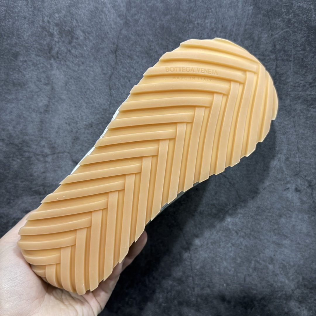 图片[9]-【纯原M版】BOTTEGA VENETA Orbit Runner BV葆蝶家时尚休闲王一博同款老爹鞋运动鞋 原版开发 一比一打造 相似度百分之99以上 市场一梯队级别品质 区别市场任何标文顶级品质版本 采用轻质科技网布面料 搭配几何图案设计橡胶外底 王炸系列 高版本 认准套包工艺 实际增高很多哦 还是一样显腿细非常nice 耐玩耐造 对标对版 套包鞋工艺 认准高版本 大底选用拼色TPU大底 配置原版包装 尺码：35 36 37 38 39 40 41 42 43 44 45-选品中心