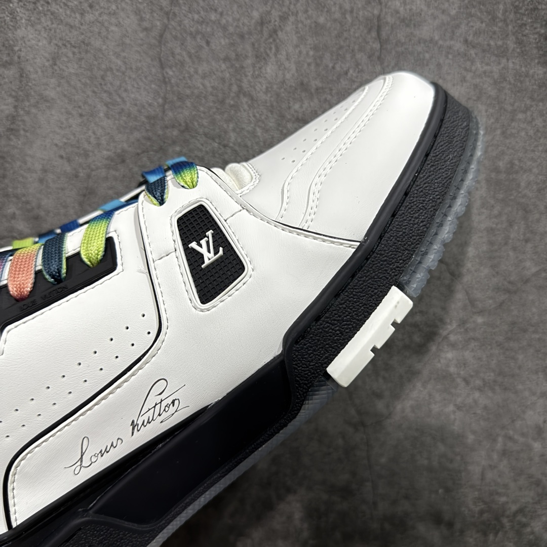 图片[6]-【YS纯原】广奢高端货 LOUIS VUITTON 路易威登 LV Trainer 休闲板鞋 ✦ 原楦原纸版开模，鞋型立体饱满 ✦ 零毛边、零溢胶、零线头瑕疵 ✦ 细节与原版一致 区分市面通货 ✦ 多层叠片＋电脑针车，针距密度一致 ✦ Monogram浮雕＋3D高频压纹 ✦ 多密度发泡中底：支撑回弹媲美专柜 ✦ 原装橡胶大底：含胶量高、纹路深、双拼接零偏差 ✦ ZP级原装包装：专柜款鞋盒＋防尘袋＋说明书 尺码：39-45-选品中心