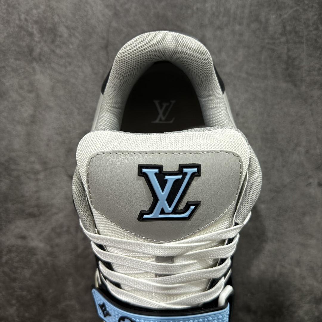 图片[8]-【YS纯原】广奢高端货 LOUIS VUITTON 路易威登 LV Trainer 休闲板鞋 ✦ 原楦原纸版开模，鞋型立体饱满 ✦ 零毛边、零溢胶、零线头瑕疵 ✦ 细节与原版一致 区分市面通货 ✦ 多层叠片＋电脑针车，针距密度一致 ✦ Monogram浮雕＋3D高频压纹 ✦ 多密度发泡中底：支撑回弹媲美专柜 ✦ 原装橡胶大底：含胶量高、纹路深、双拼接零偏差 ✦ ZP级原装包装：专柜款鞋盒＋防尘袋＋说明书 尺码：39-45-选品中心