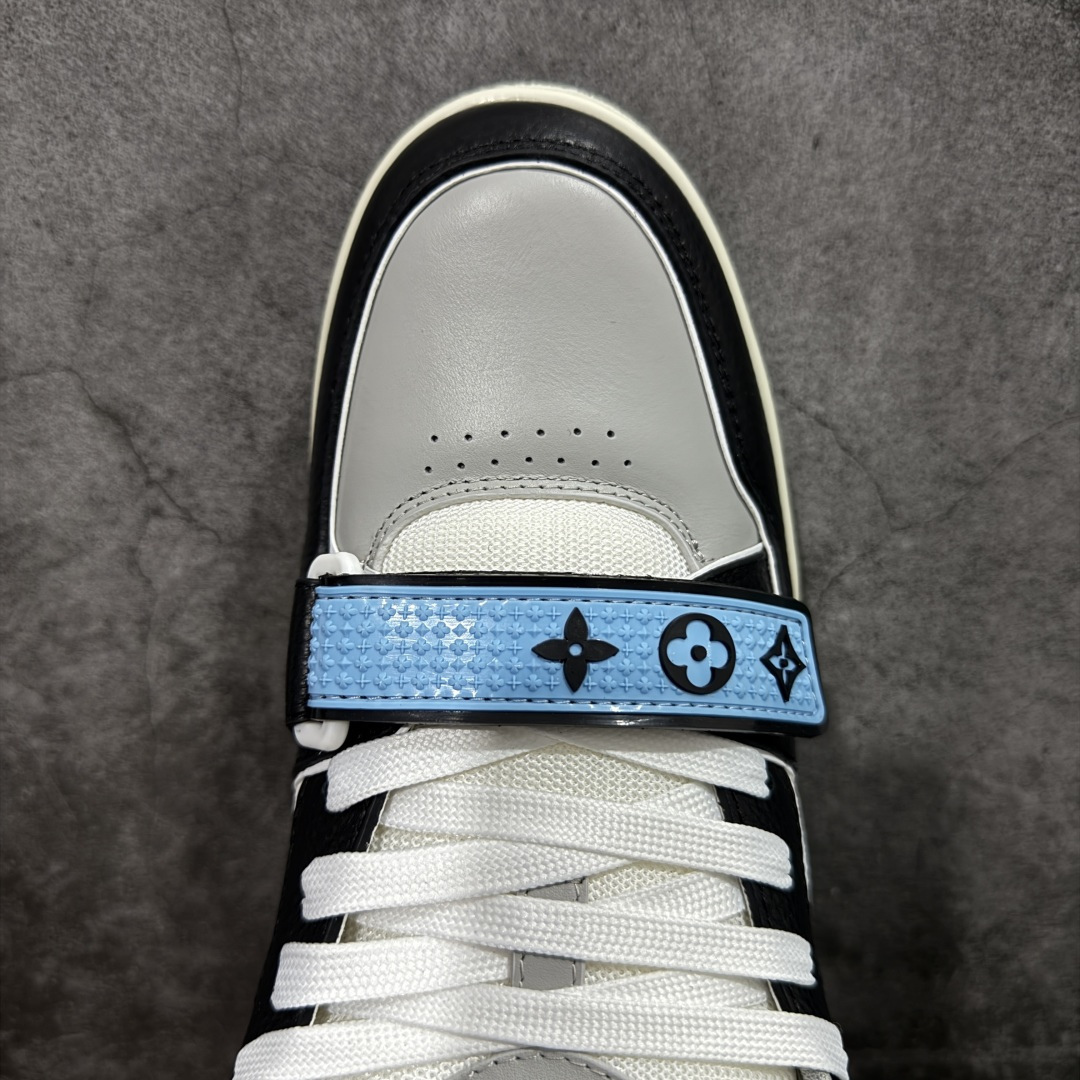 图片[5]-【YS纯原】广奢高端货 LOUIS VUITTON 路易威登 LV Trainer 休闲板鞋 ✦ 原楦原纸版开模，鞋型立体饱满 ✦ 零毛边、零溢胶、零线头瑕疵 ✦ 细节与原版一致 区分市面通货 ✦ 多层叠片＋电脑针车，针距密度一致 ✦ Monogram浮雕＋3D高频压纹 ✦ 多密度发泡中底：支撑回弹媲美专柜 ✦ 原装橡胶大底：含胶量高、纹路深、双拼接零偏差 ✦ ZP级原装包装：专柜款鞋盒＋防尘袋＋说明书 尺码：39-45-选品中心