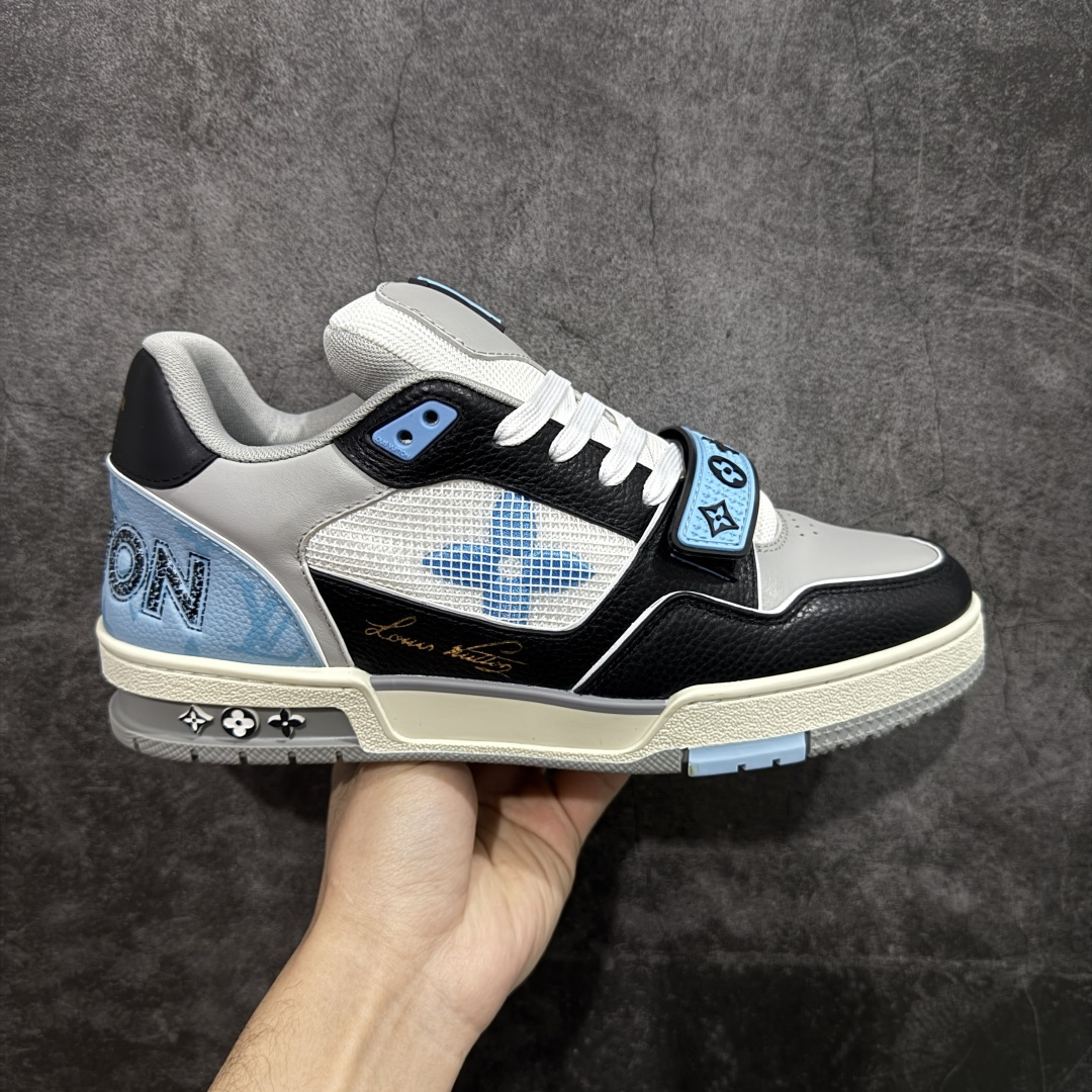 【YS纯原】广奢高端货 LOUIS VUITTON 路易威登 LV Trainer 休闲板鞋 ✦ 原楦原纸版开模，鞋型立体饱满 ✦ 零毛边、零溢胶、零线头瑕疵 ✦ 细节与原版一致 区分市面通货 ✦ 多层叠片＋电脑针车，针距密度一致 ✦ Monogram浮雕＋3D高频压纹 ✦ 多密度发泡中底：支撑回弹媲美专柜 ✦ 原装橡胶大底：含胶量高、纹路深、双拼接零偏差 ✦ ZP级原装包装：专柜款鞋盒＋防尘袋＋说明书 尺码：39-45-选品中心