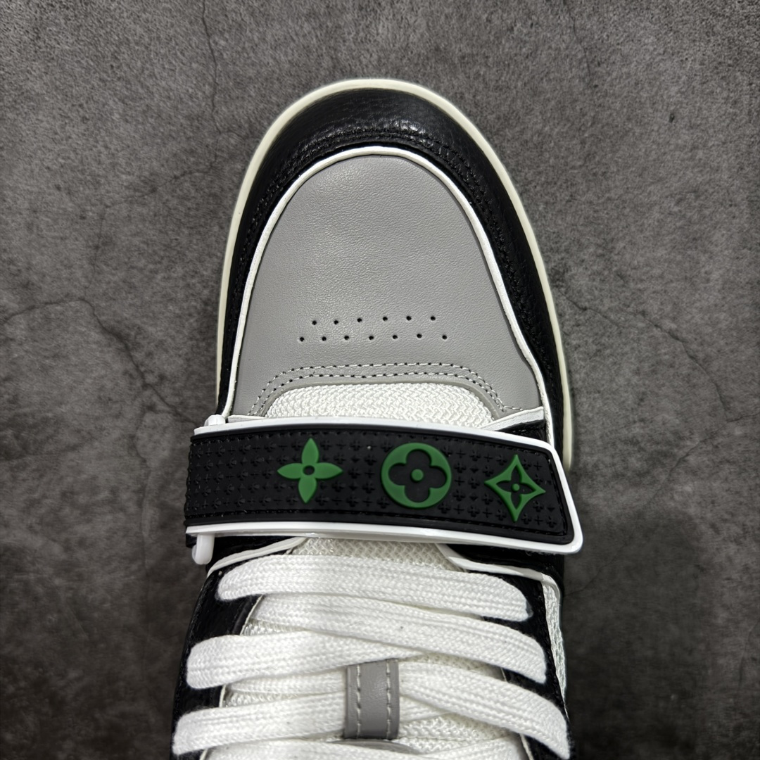 图片[5]-【YS纯原】广奢高端货 LOUIS VUITTON 路易威登 LV Trainer 休闲板鞋 ✦ 原楦原纸版开模，鞋型立体饱满 ✦ 零毛边、零溢胶、零线头瑕疵 ✦ 细节与原版一致 区分市面通货 ✦ 多层叠片＋电脑针车，针距密度一致 ✦ Monogram浮雕＋3D高频压纹 ✦ 多密度发泡中底：支撑回弹媲美专柜 ✦ 原装橡胶大底：含胶量高、纹路深、双拼接零偏差 ✦ ZP级原装包装：专柜款鞋盒＋防尘袋＋说明书 尺码：39-45-选品中心