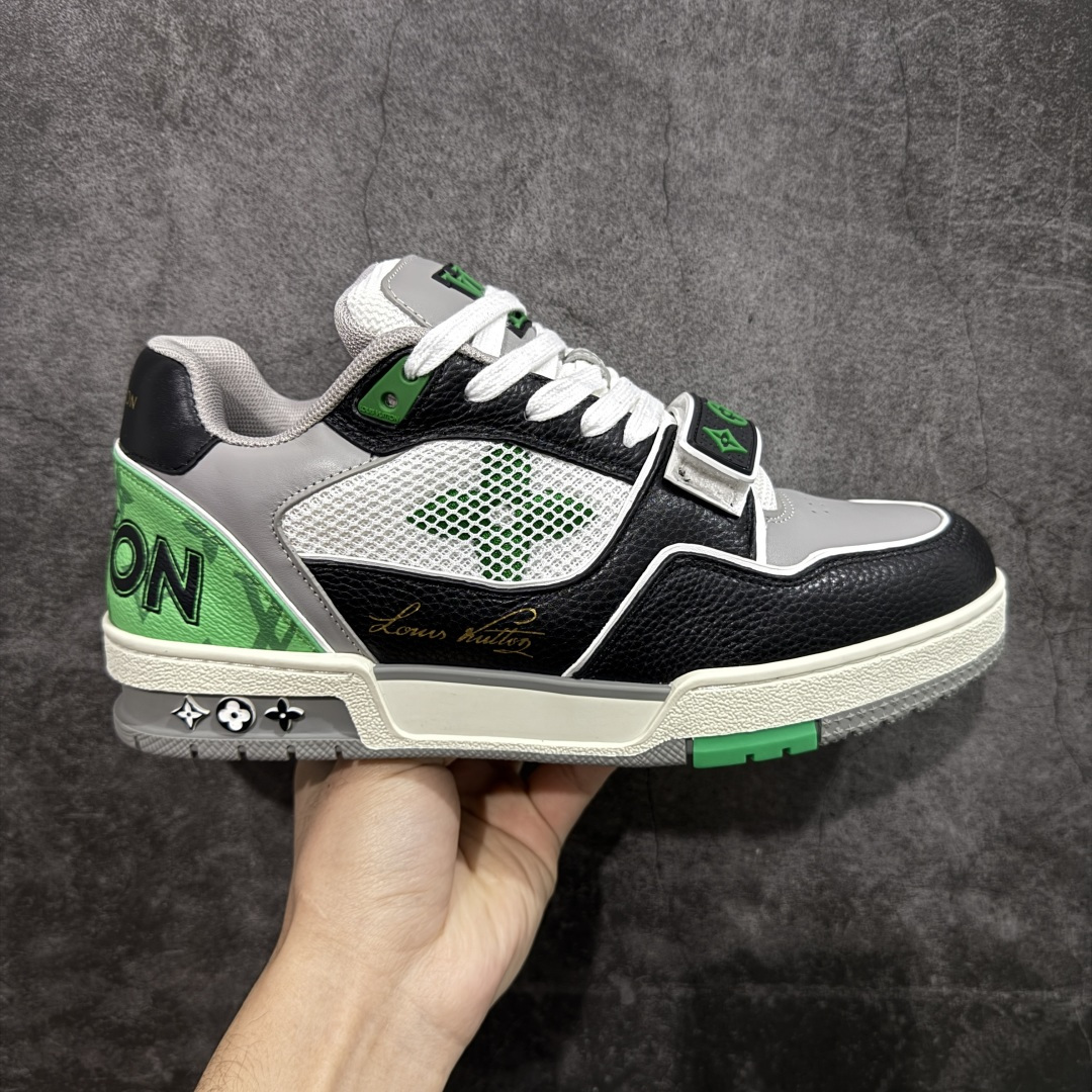 【YS纯原】广奢高端货 LOUIS VUITTON 路易威登 LV Trainer 休闲板鞋 ✦ 原楦原纸版开模，鞋型立体饱满 ✦ 零毛边、零溢胶、零线头瑕疵 ✦ 细节与原版一致 区分市面通货 ✦ 多层叠片＋电脑针车，针距密度一致 ✦ Monogram浮雕＋3D高频压纹 ✦ 多密度发泡中底：支撑回弹媲美专柜 ✦ 原装橡胶大底：含胶量高、纹路深、双拼接零偏差 ✦ ZP级原装包装：专柜款鞋盒＋防尘袋＋说明书 尺码：39-45-选品中心