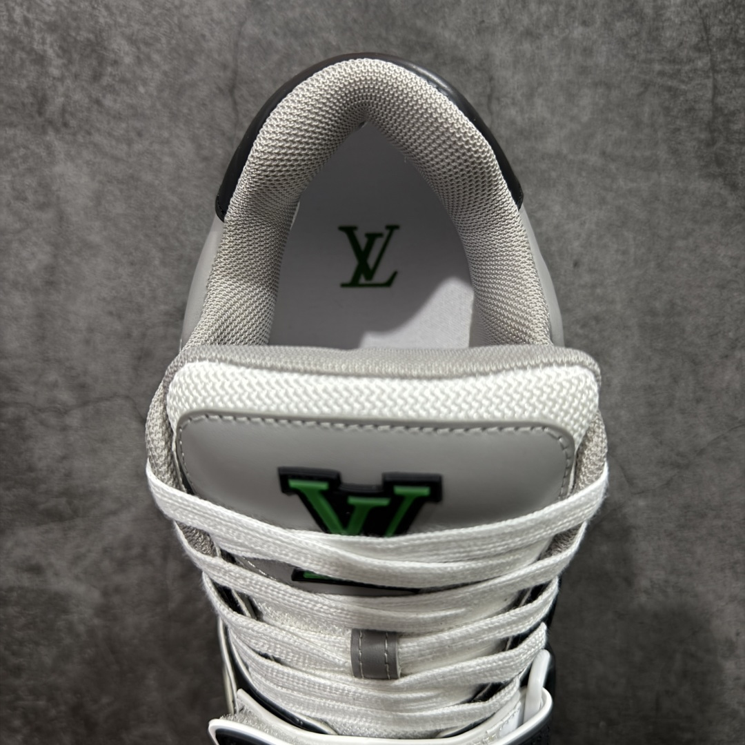 图片[8]-【YS纯原】广奢高端货 LOUIS VUITTON 路易威登 LV Trainer 休闲板鞋 ✦ 原楦原纸版开模，鞋型立体饱满 ✦ 零毛边、零溢胶、零线头瑕疵 ✦ 细节与原版一致 区分市面通货 ✦ 多层叠片＋电脑针车，针距密度一致 ✦ Monogram浮雕＋3D高频压纹 ✦ 多密度发泡中底：支撑回弹媲美专柜 ✦ 原装橡胶大底：含胶量高、纹路深、双拼接零偏差 ✦ ZP级原装包装：专柜款鞋盒＋防尘袋＋说明书 尺码：39-45-选品中心