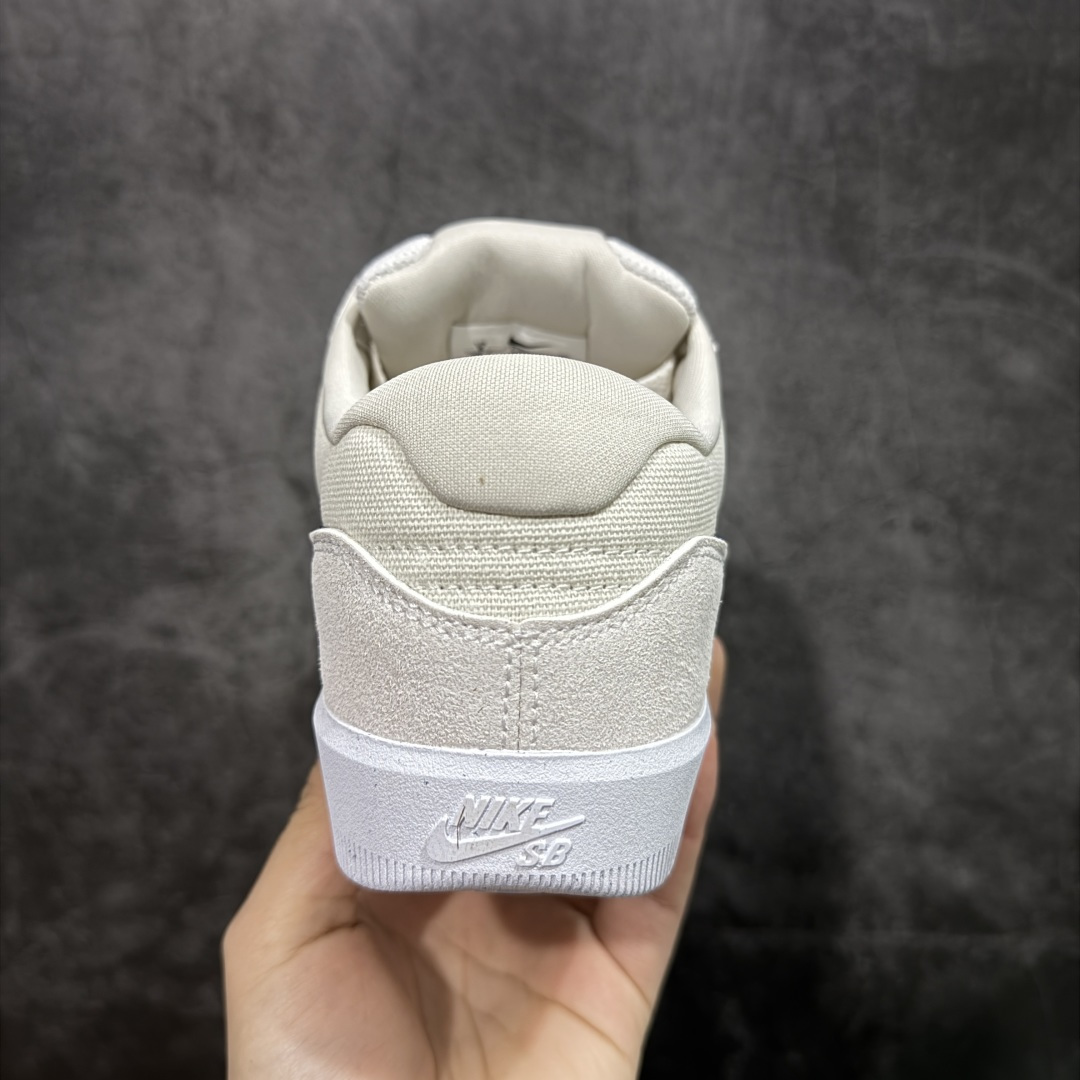 图片[4]-【公司级】Nike SB Force 58 是一款结合了经典篮球元素与滑板功能的鞋款。鞋身采用帆布、麂皮与冲孔细节，致敬传统篮球风格，呈现出复古又时尚的外观。加厚鞋舌设计提升穿着舒适度，内侧弹性衬布提供稳固贴合感，即使鞋带松脱也能保持鞋子贴合脚型。全新杯式外底设计兼顾耐久性与灵活性，减少磨合时间，提升滑板体验。鞋底Tri-Star纹理提供出色的抓地力和灵敏脚感。 货号：CZ2959-007 尺码：36 36.5 37.5 38 38.5 39 40 40.5 41 42 42.5 43 44 45 编码：XSB220230-选品中心