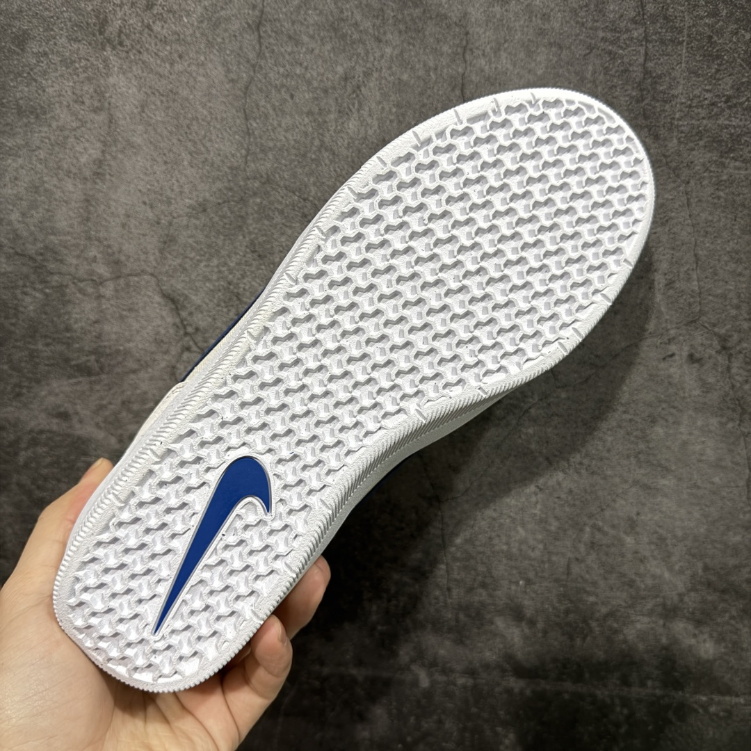 图片[9]-【公司级】Nike SB Force 58 是一款结合了经典篮球元素与滑板功能的鞋款。鞋身采用帆布、麂皮与冲孔细节，致敬传统篮球风格，呈现出复古又时尚的外观。加厚鞋舌设计提升穿着舒适度，内侧弹性衬布提供稳固贴合感，即使鞋带松脱也能保持鞋子贴合脚型。全新杯式外底设计兼顾耐久性与灵活性，减少磨合时间，提升滑板体验。鞋底Tri-Star纹理提供出色的抓地力和灵敏脚感。 货号：CZ2959-007 尺码：36 36.5 37.5 38 38.5 39 40 40.5 41 42 42.5 43 44 45 编码：XSB220230-选品中心