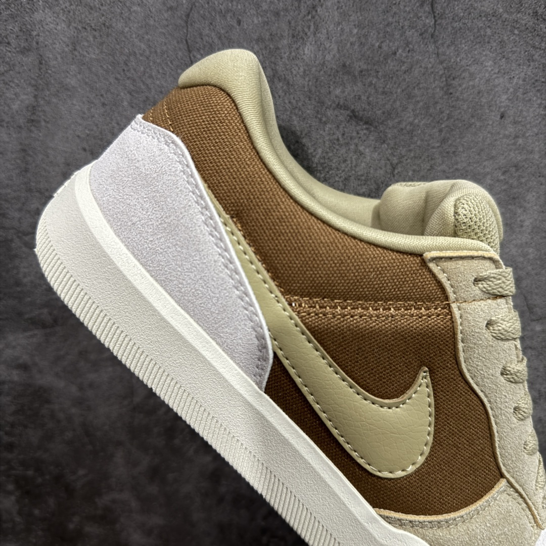 图片[7]-【公司级】Nike SB Force 58 是一款结合了经典篮球元素与滑板功能的鞋款。鞋身采用帆布、麂皮与冲孔细节，致敬传统篮球风格，呈现出复古又时尚的外观。加厚鞋舌设计提升穿着舒适度，内侧弹性衬布提供稳固贴合感，即使鞋带松脱也能保持鞋子贴合脚型。全新杯式外底设计兼顾耐久性与灵活性，减少磨合时间，提升滑板体验。鞋底Tri-Star纹理提供出色的抓地力和灵敏脚感。 货号：DV5477-202 尺码：36 36.5 37.5 38 38.5 39 40 40.5 41 42 42.5 43 44 45 编码：XSB220230-选品中心