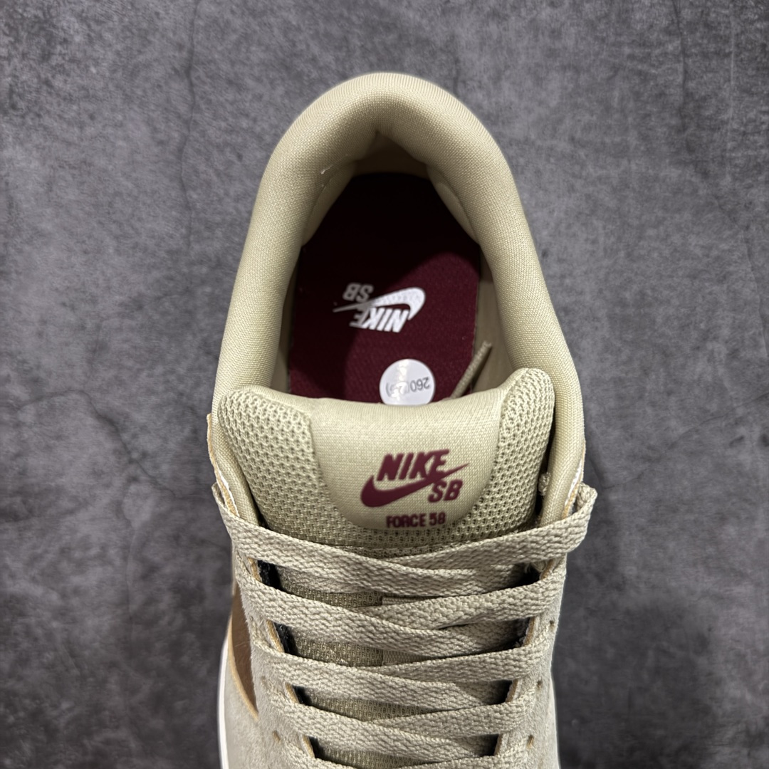 图片[8]-【公司级】Nike SB Force 58 是一款结合了经典篮球元素与滑板功能的鞋款。鞋身采用帆布、麂皮与冲孔细节，致敬传统篮球风格，呈现出复古又时尚的外观。加厚鞋舌设计提升穿着舒适度，内侧弹性衬布提供稳固贴合感，即使鞋带松脱也能保持鞋子贴合脚型。全新杯式外底设计兼顾耐久性与灵活性，减少磨合时间，提升滑板体验。鞋底Tri-Star纹理提供出色的抓地力和灵敏脚感。 货号：DV5477-202 尺码：36 36.5 37.5 38 38.5 39 40 40.5 41 42 42.5 43 44 45 编码：XSB220230-选品中心