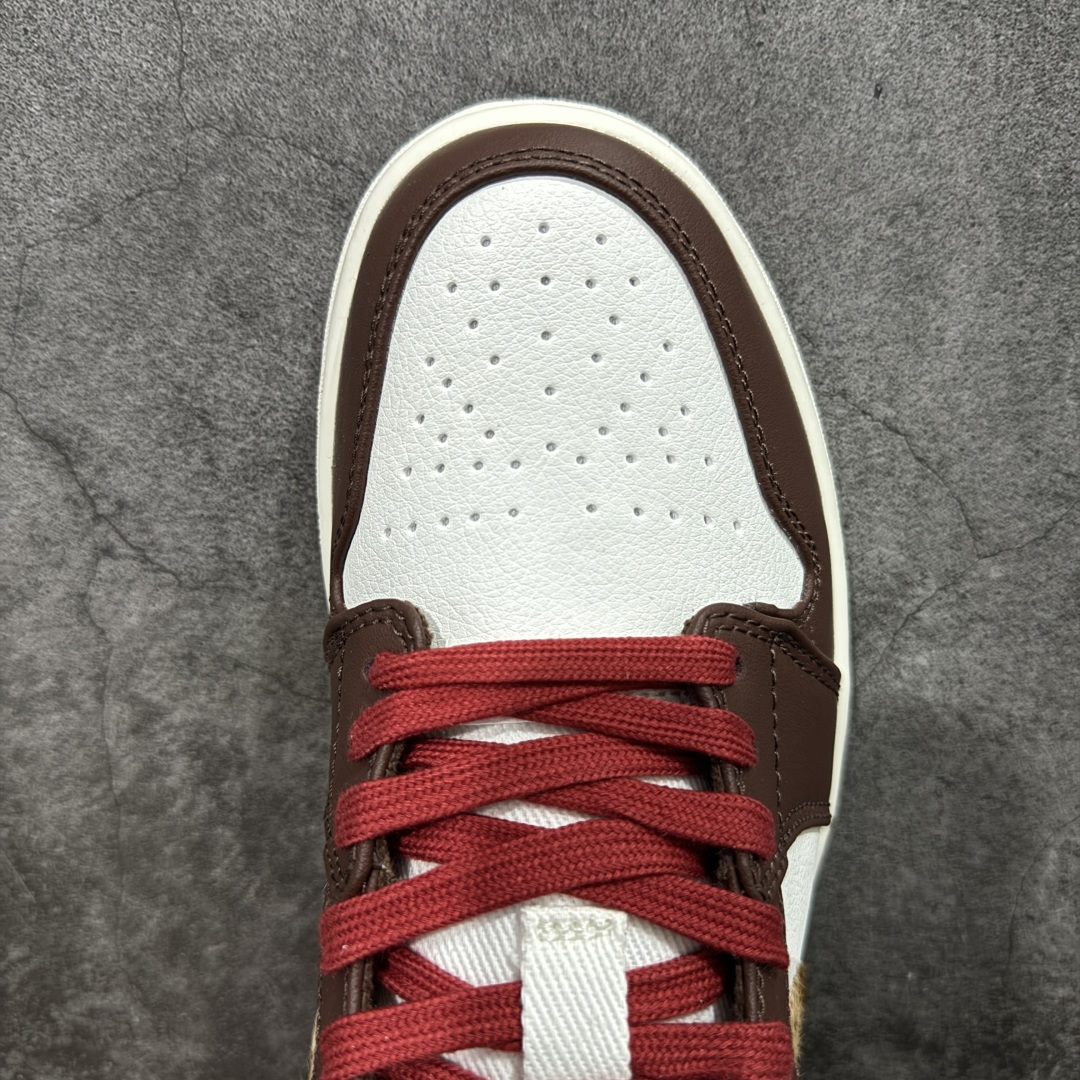 图片[5]-【DT纯原】AJ1 乔一 马年限定 新年款 低帮复古篮球鞋 男女同款 棕褐色 IQ5321-121  市面中低帮最具代表性版本没有之一 口碑大厂出品 品控大底版型不断改良更新 全套原纸板楦头开发 确保原汁原味 完美呈现版型 完美零毛边处理 原厂内置全掌气垫 价格定位良心 平台专用代工流水线出品 一眼公司既视感 拿到手的一瞬间就与众不同 碾压市面所有版本 全部原鞋开发 每一个配色都会采购原鞋确认细节 打破市面看图做货无好货之说 尺码：35.5-46-选品中心