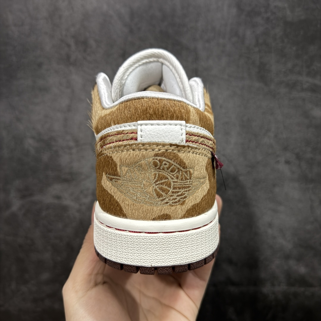 图片[4]-【DT纯原】AJ1 乔一 马年限定 新年款 低帮复古篮球鞋 男女同款 棕褐色 IQ5321-121  市面中低帮最具代表性版本没有之一 口碑大厂出品 品控大底版型不断改良更新 全套原纸板楦头开发 确保原汁原味 完美呈现版型 完美零毛边处理 原厂内置全掌气垫 价格定位良心 平台专用代工流水线出品 一眼公司既视感 拿到手的一瞬间就与众不同 碾压市面所有版本 全部原鞋开发 每一个配色都会采购原鞋确认细节 打破市面看图做货无好货之说 尺码：35.5-46-选品中心