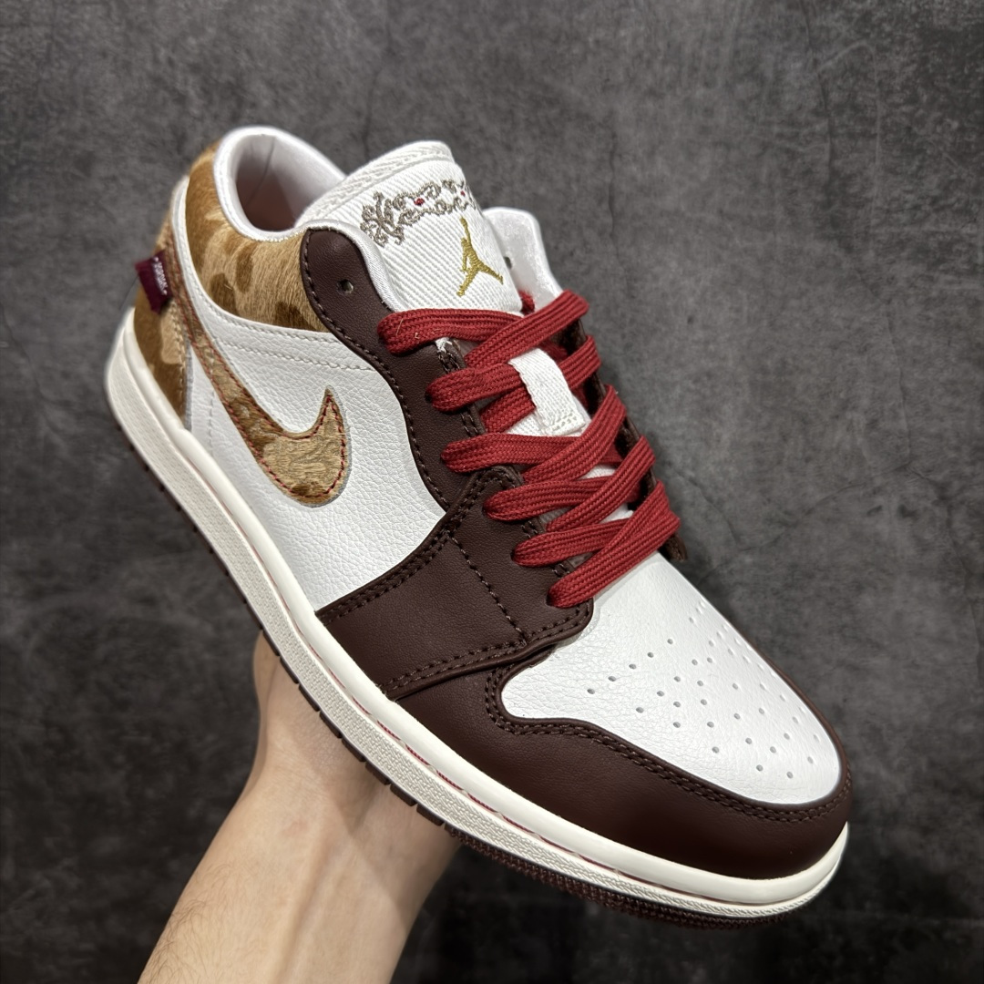 图片[3]-【DT纯原】AJ1 乔一 马年限定 新年款 低帮复古篮球鞋 男女同款 棕褐色 IQ5321-121  市面中低帮最具代表性版本没有之一 口碑大厂出品 品控大底版型不断改良更新 全套原纸板楦头开发 确保原汁原味 完美呈现版型 完美零毛边处理 原厂内置全掌气垫 价格定位良心 平台专用代工流水线出品 一眼公司既视感 拿到手的一瞬间就与众不同 碾压市面所有版本 全部原鞋开发 每一个配色都会采购原鞋确认细节 打破市面看图做货无好货之说 尺码：35.5-46-选品中心