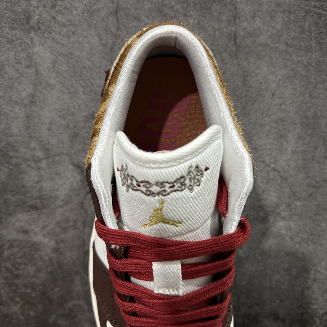 图片[8]-【DT纯原】AJ1 乔一 马年限定 新年款 低帮复古篮球鞋 男女同款 棕褐色 IQ5321-121  市面中低帮最具代表性版本没有之一 口碑大厂出品 品控大底版型不断改良更新 全套原纸板楦头开发 确保原汁原味 完美呈现版型 完美零毛边处理 原厂内置全掌气垫 价格定位良心 平台专用代工流水线出品 一眼公司既视感 拿到手的一瞬间就与众不同 碾压市面所有版本 全部原鞋开发 每一个配色都会采购原鞋确认细节 打破市面看图做货无好货之说 尺码：35.5-46-选品中心