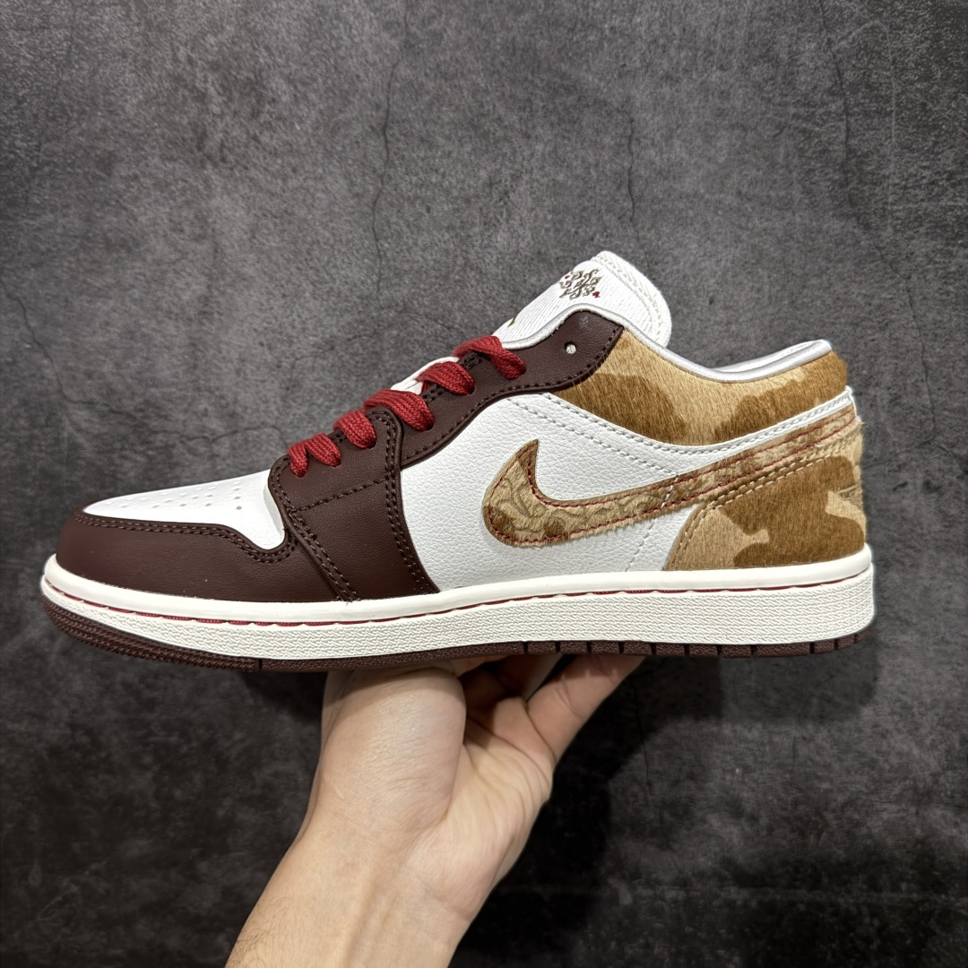 图片[2]-【DT纯原】AJ1 乔一 马年限定 新年款 低帮复古篮球鞋 男女同款 棕褐色 IQ5321-121  市面中低帮最具代表性版本没有之一 口碑大厂出品 品控大底版型不断改良更新 全套原纸板楦头开发 确保原汁原味 完美呈现版型 完美零毛边处理 原厂内置全掌气垫 价格定位良心 平台专用代工流水线出品 一眼公司既视感 拿到手的一瞬间就与众不同 碾压市面所有版本 全部原鞋开发 每一个配色都会采购原鞋确认细节 打破市面看图做货无好货之说 尺码：35.5-46-选品中心