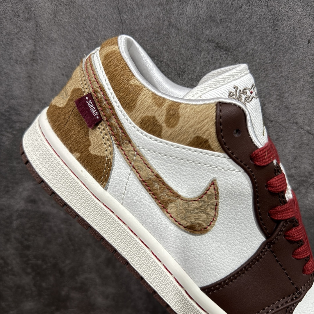 图片[7]-【DT纯原】AJ1 乔一 马年限定 新年款 低帮复古篮球鞋 男女同款 棕褐色 IQ5321-121  市面中低帮最具代表性版本没有之一 口碑大厂出品 品控大底版型不断改良更新 全套原纸板楦头开发 确保原汁原味 完美呈现版型 完美零毛边处理 原厂内置全掌气垫 价格定位良心 平台专用代工流水线出品 一眼公司既视感 拿到手的一瞬间就与众不同 碾压市面所有版本 全部原鞋开发 每一个配色都会采购原鞋确认细节 打破市面看图做货无好货之说 尺码：35.5-46-选品中心