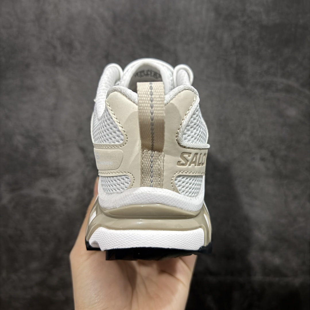 图片[4]-【巅峰升级版】 Salomon XT-6 Expanse 二代 香草色 477242 萨洛蒙复古潮流户外机能登山跑鞋 纯原外贸平台特供订单 耗时半年巨作 全套原纸板楦头开发 原厂特供网布配套加持 确保原汁原味 完美呈现版型 原档数据独家私模五层组合大底 原装Ortholite轻量化鞋垫 中底布带钢印编号 原厂TPU锁扣 进口港宝加持 后跟自然饱满 还原公司包裹性 鞋面以“锯齿”状的包裹系统呈现 在基色底之下加入了各种色点缀 将公司的最新技术和时尚前卫的造型融入耐用的长跑款式中 鞋面由 TPU 薄膜制成 并焊接在高耐磨网眼上 使其既时尚又坚固 由 ACS底盘支撑 可增强稳定性和支撑力 以及由橡胶凸耳 Contragrip外底覆盖的 EVA 缓冲中底 旨在应对崎岖的地形 鞋舌上的彩色Salomon 标签、Quicklace 系统以及鞋头、鞋舌和鞋跟上的附加品牌使细节更加完美 让穿着者可以轻松驾驭户外与通勤下的任何运动生活场景 无缝鞋身户外随意纵横 颜值与脚感兼备 出街通勤 绝对非常吸睛 你值得拥有 尺码：36 36.5 37.5 38 38.5 39 40 40.5 41 42 42.5 43 44 44.5 45-选品中心