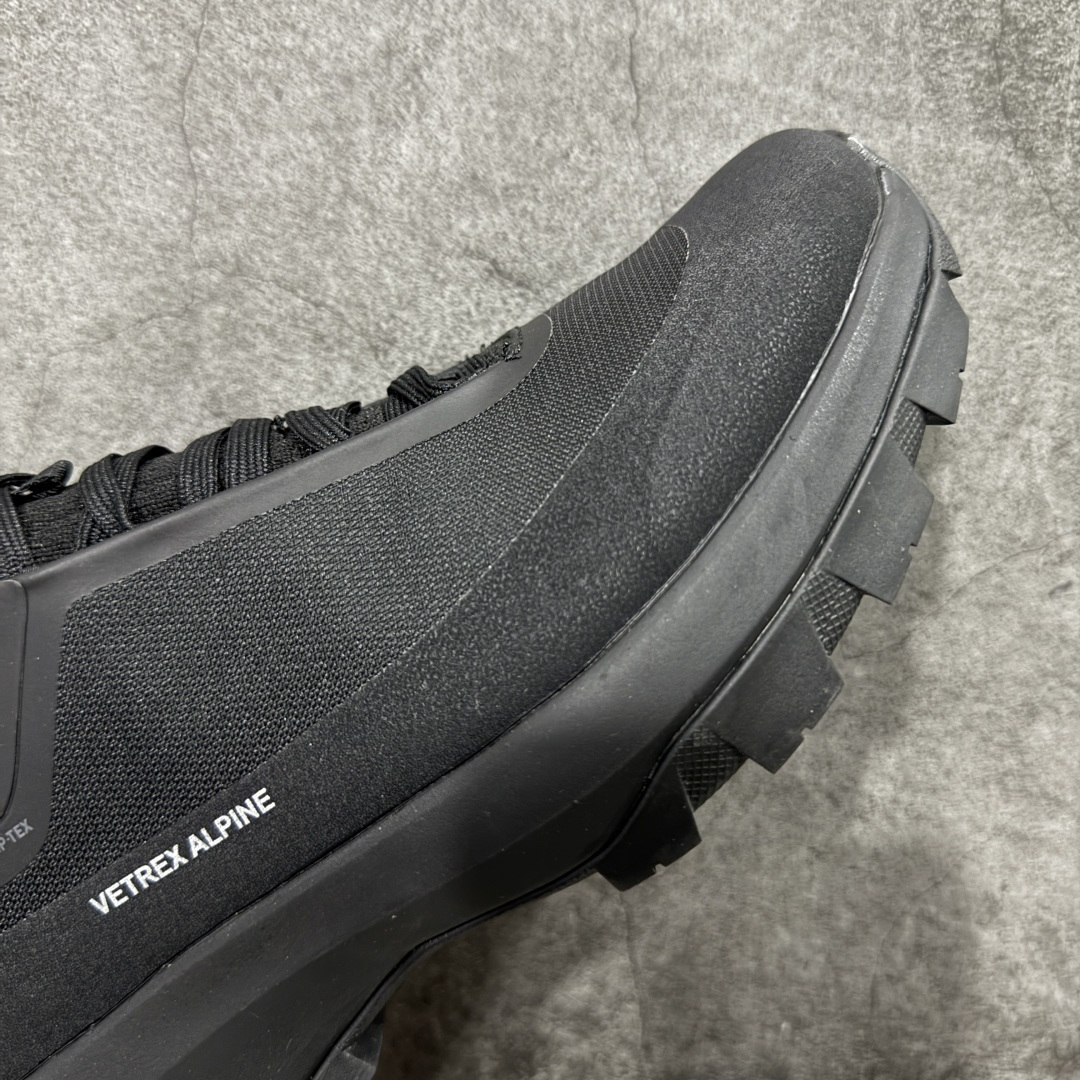 图片[6]-【公司级】Arcteryx始祖鸟 Vertex Alpine GTX M 男女情侣款低帮登山鞋 适合技术路线单日徒步穿着 aerios 鞋受到长途野外跑步鞋的启发 适合在变化的地形上进行快速轻快的徒步旅行穿着，舒适而有支撑性，鞋面更轻薄透气舒适。敏捷、稳定和技术路线上的自信源于vibram® megagrip外底、压缩eva内底以及一体的tpu 尺码：36-45-选品中心