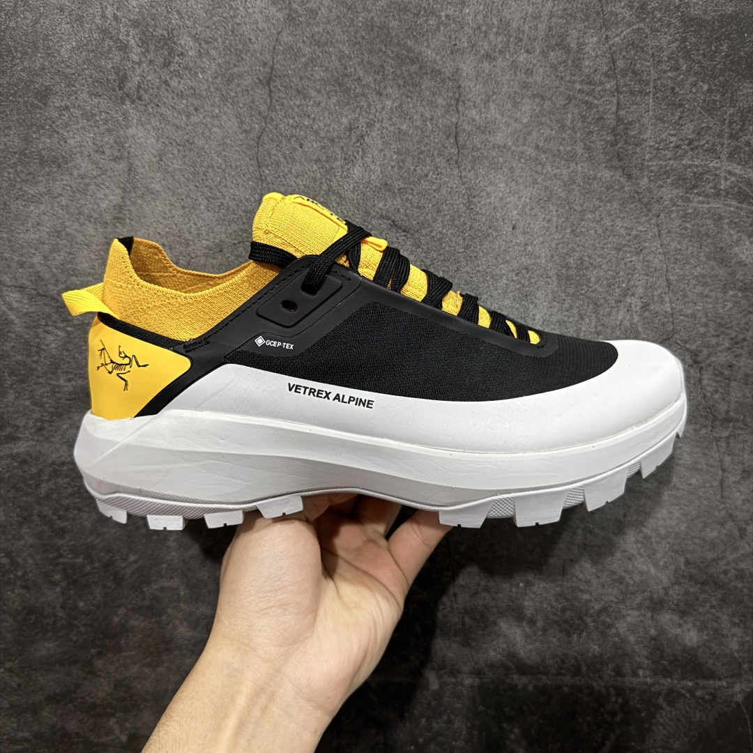 【公司级】Arcteryx始祖鸟 Vertex Alpine GTX M 男女情侣款低帮登山鞋 适合技术路线单日徒步穿着 aerios 鞋受到长途野外跑步鞋的启发 适合在变化的地形上进行快速轻快的徒步旅行穿着，舒适而有支撑性，鞋面更轻薄透气舒适。敏捷、稳定和技术路线上的自信源于vibram® megagrip外底、压缩eva内底以及一体的tpu 尺码：36-45-选品中心