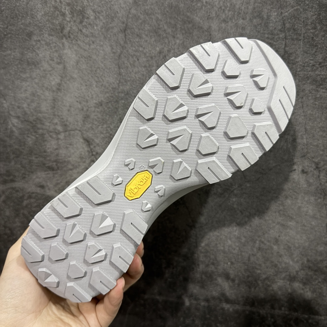 图片[9]-【公司级】Arcteryx始祖鸟 Vertex Alpine GTX M 男女情侣款低帮登山鞋 适合技术路线单日徒步穿着 aerios 鞋受到长途野外跑步鞋的启发 适合在变化的地形上进行快速轻快的徒步旅行穿着，舒适而有支撑性，鞋面更轻薄透气舒适。敏捷、稳定和技术路线上的自信源于vibram® megagrip外底、压缩eva内底以及一体的tpu 尺码：36-45-选品中心