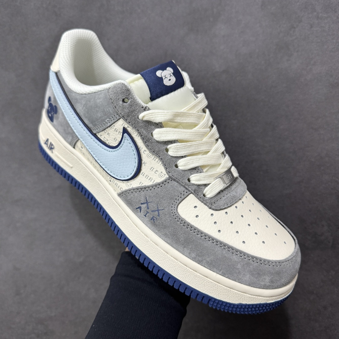 图片[3]-【定制版】Nike Air Force 1 \’07 Low “暴力熊联名—— 白蓝灰麂皮” 高端定制 低帮休闲板鞋 定制鞋盒 大厂纯原品质出货 超高清洁度 皮料切割干净无任何毛边 细节完美 货号：XD9314-610 尺码： 36 36.5 37.5 38 38.5 39 40 40.5 41 42 42.5 43 44 44.5 45-选品中心