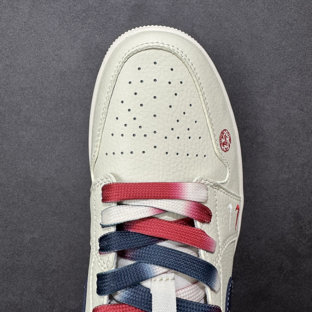 图片[8]-【定制版】Nike Jordan Air Jordan 1“ 马年限定——米黑双拼底” 高端定制 低帮 复古 减震 防滑 耐磨 篮球鞋 定制鞋盒 大厂纯原品质出货 超高清洁度 皮料切割干净无任何毛边 细节完美 货号：FC7688-198 尺码：36 36.5 37.5 38 38.5 39 40 40.5 41 42 42.5 43 44 44.5 45 编码：HXSB330340-选品中心