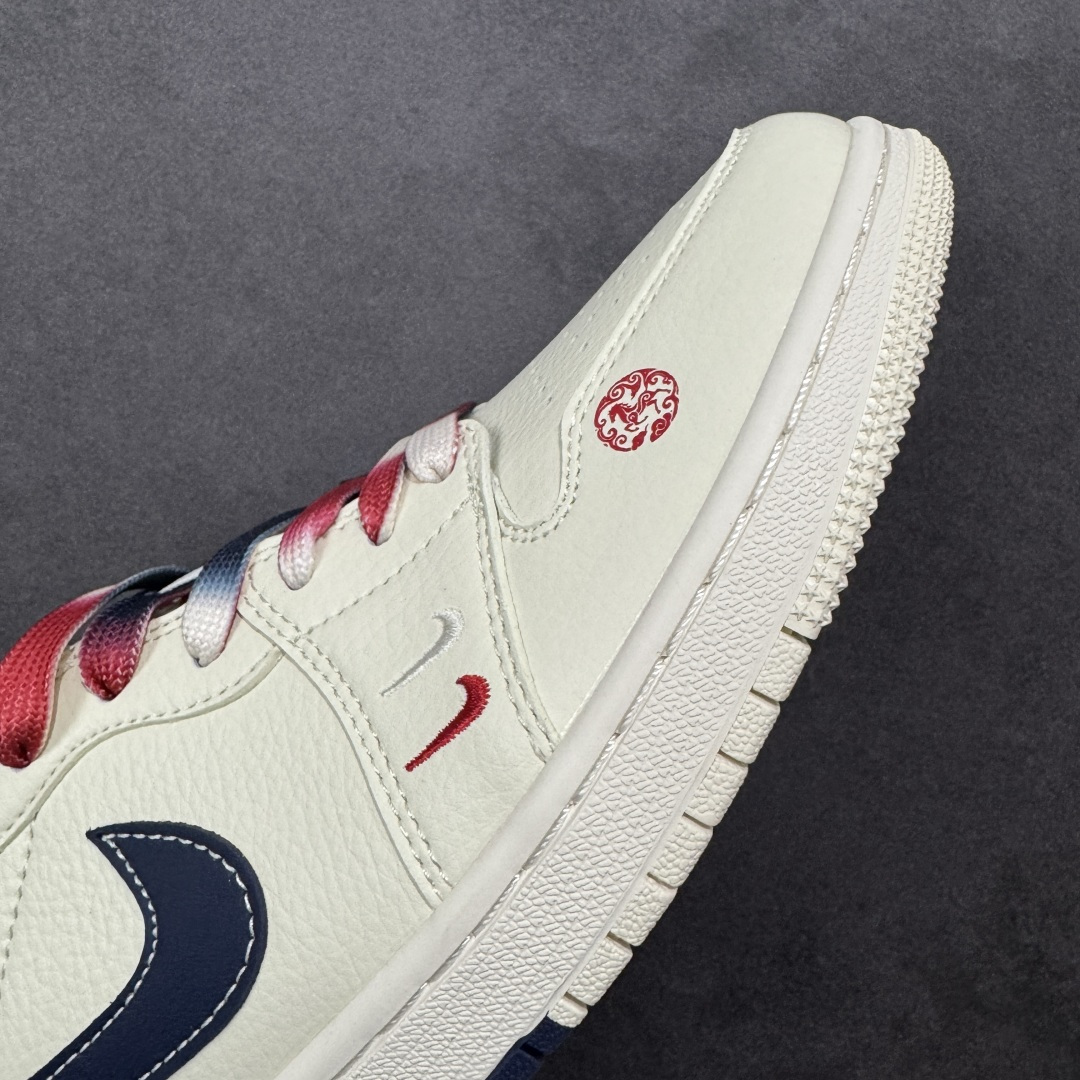 图片[5]-【定制版】Nike Jordan Air Jordan 1“ 马年限定——米黑双拼底” 高端定制 低帮 复古 减震 防滑 耐磨 篮球鞋 定制鞋盒 大厂纯原品质出货 超高清洁度 皮料切割干净无任何毛边 细节完美 货号：FC7688-198 尺码：36 36.5 37.5 38 38.5 39 40 40.5 41 42 42.5 43 44 44.5 45 编码：HXSB330340-选品中心