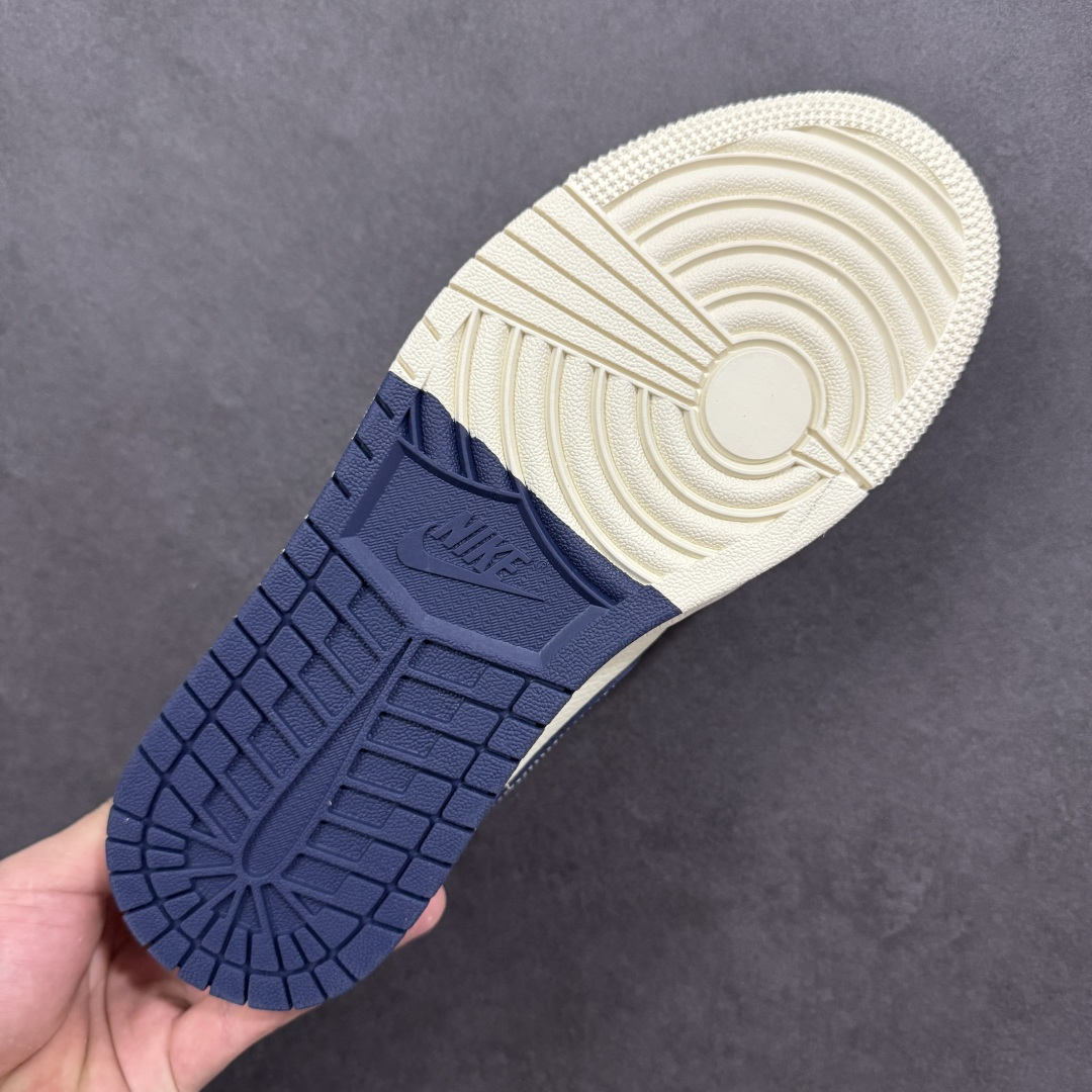 图片[9]-【定制版】Nike Jordan Air Jordan 1“ 马年限定——米黑双拼底” 高端定制 低帮 复古 减震 防滑 耐磨 篮球鞋 定制鞋盒 大厂纯原品质出货 超高清洁度 皮料切割干净无任何毛边 细节完美 货号：FC7688-198 尺码：36 36.5 37.5 38 38.5 39 40 40.5 41 42 42.5 43 44 44.5 45 编码：HXSB330340-选品中心