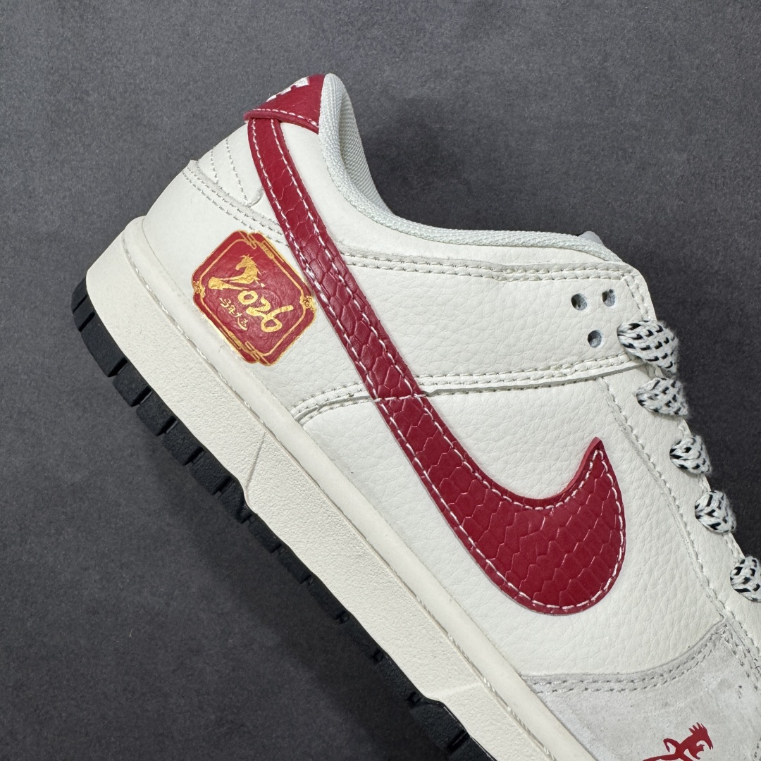 图片[6]-【定制版】Nike SB Dunk Low“ 马年限定—龙马精神” 周年高端定制 低帮休闲板鞋 定制鞋盒 大厂纯原品质出货 超高清洁度 皮料切割干净无任何毛边 细节完美 货号：XX8930-030 尺码：36 36.5 37.5 38 38.5 39 40 40.5 41 42 42.5 43 44 44.5 45 编码：HXSB330340-选品中心
