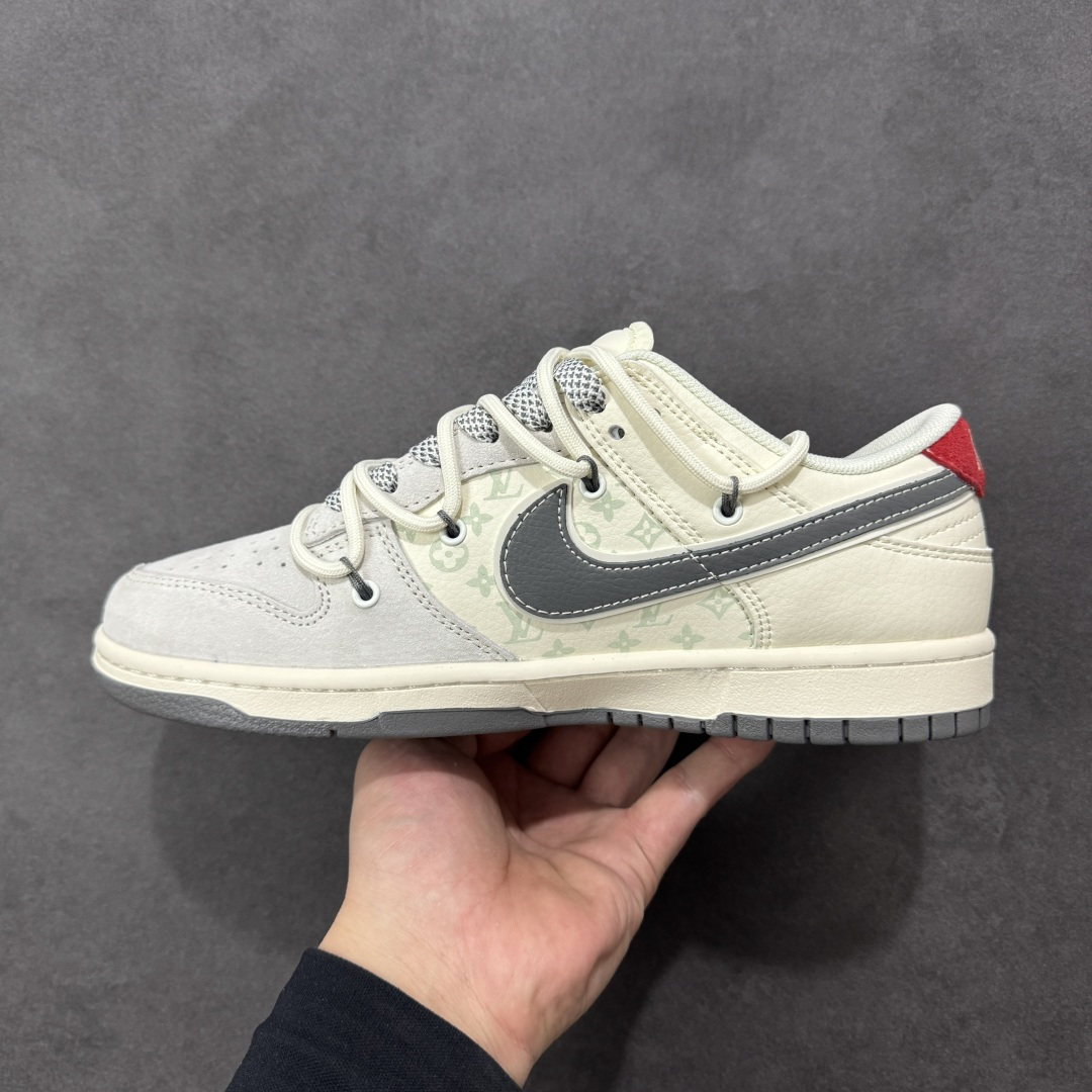 图片[2]-【定制版】NK SB Dunk Low LV联名 米灰抽绳 周年高端定制 低帮休闲板鞋 #定制鞋盒 大厂纯原品质出货 超高清洁度 皮料切割干净无任何毛边 细节完美 货号：CX5050-Y51 尺码：36 36.5 37.5 38 38.5 39 40 40.5 41 42 42.5 43 44 44.5 45 编码：GLB340350-选品中心