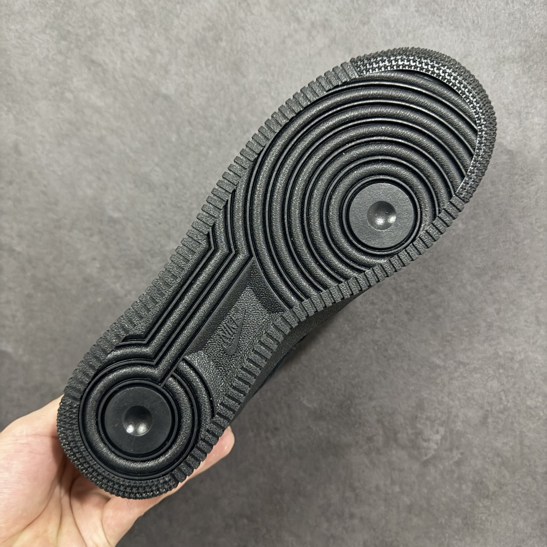 图片[9]-【定制版】#Supreme x Nk Air Force 1’07 Mid 定制配色 Supreme联名 空军一号经典中帮休闲百搭板鞋 公司级版本 定制鞋盒 大厂流水生产 超高清洁度 皮料切割干净无任何毛边 内置蜂窝气垫 细节做工一流 橡胶鞋底 防滑耐磨 舒适上脚 货号：DV0788-004  尺码：36 36.5 37.5 38 38.5 39 40 40.5 41 42 42.5 43 44 44.5 45 编码：GLA310320-选品中心