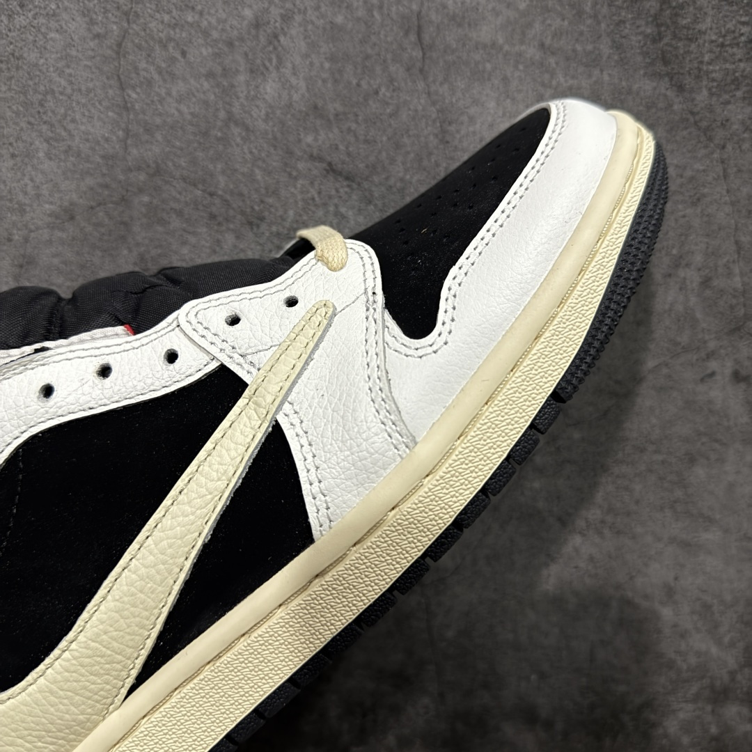 图片[6]-【原厂版】Air Jordan 1 x Travis Scott AJ1 x TS联名白黑倒钩低帮 XZ6868-001 超级强悍品质 可对比市场各大纯原版本 专业aj大厂出品 对细节的把控毋庸置疑 材料也是用最接近原鞋的头层皮料 所有地方都没有做到减配 原厂鞋楦打造完美鞋型 整体鞋型以及后跟做的弧度做的非常好 鞋带为原厂打蜡鞋带 粗细程度同步原鞋 裁片清洁度到位 无明显瑕疵毛边 免修产品 正确针车 该重针 该有尖角的地方都有做到 鞋价格非常香 转手可闭眼卖高价 到手各位就知道货有多好 绝对秒杀一切同价格货品 尺码：40-47.5-选品中心
