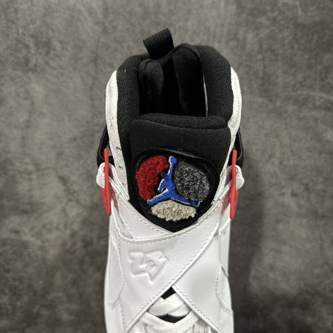 图片[8]-【XP纯原】Air Jordan 8 Retro \”Bugs Bunny\” 高帮 复刻白红黑 AJ8 乔丹8代 aj8 乔8 高邦 复刻兔八哥 乔丹篮球鞋系列 鞋面采用大面积白色皮革材质覆盖，搭配白色鞋身辅以浅灰色细节点缀，视觉效果相当经典；白色魔术十字绑带处点缀醒目的白色数字23凹印并以白色描边，鞋舌红灰毛巾质感和红色刺绣Jumpman Logo，也是属于Air Jorddan 8特有元素；外底Jumpman Logo则以黑色示人，进一步提升吸睛属性；忠于原版的设计，后跟抽象的彩绘图案、黑色内衬，丰富鞋款且还原元年造型。最后选用灰色中底和彩绘f拼色外底完成整体设计。 货号：305381-100（2025.12.20发售） 尺码：40 40.5 41 42 42.5 43 44 44.5 45 45.5 46 47.5-选品中心