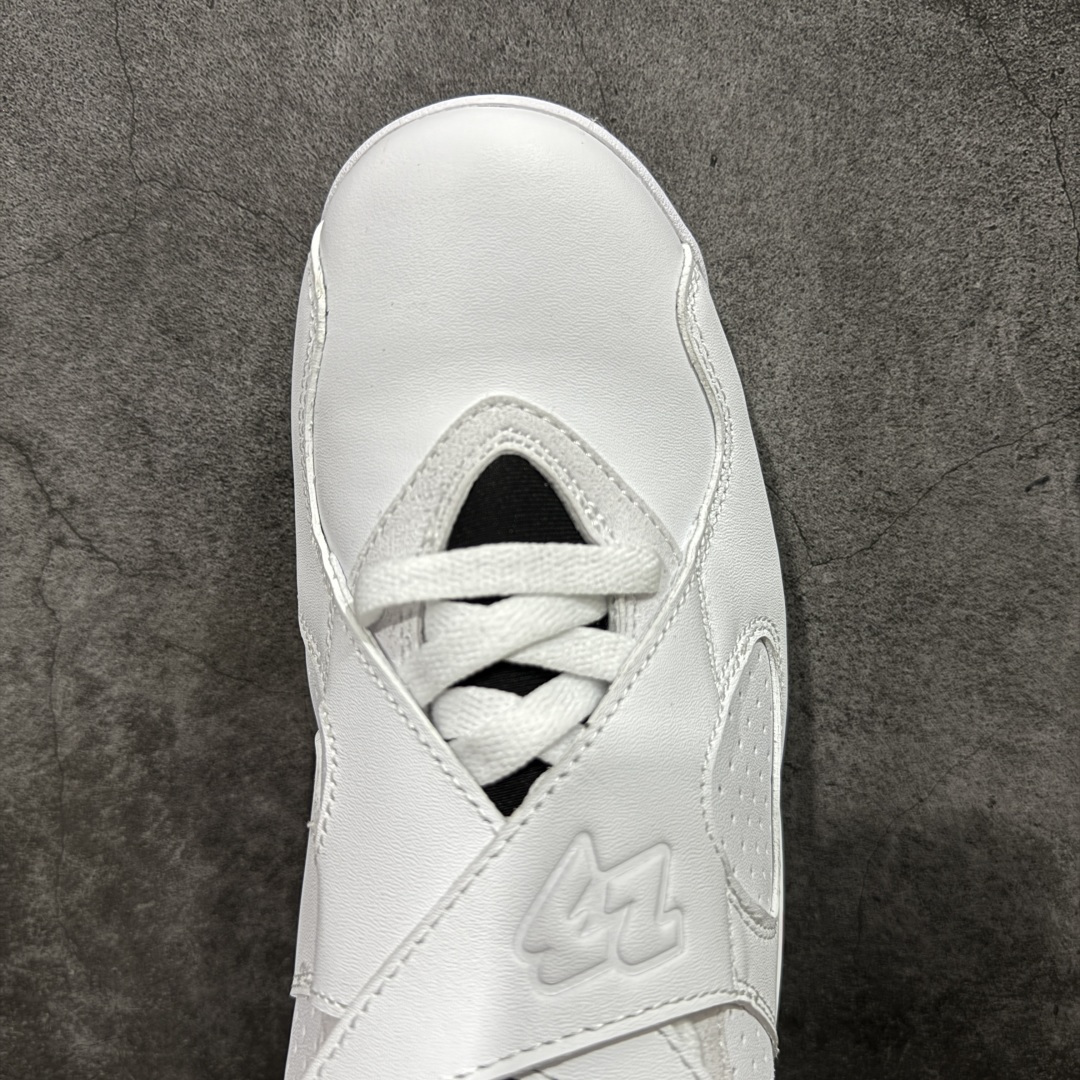图片[5]-【XP纯原】Air Jordan 8 Retro \”Bugs Bunny\” 高帮 复刻白红黑 AJ8 乔丹8代 aj8 乔8 高邦 复刻兔八哥 乔丹篮球鞋系列 鞋面采用大面积白色皮革材质覆盖，搭配白色鞋身辅以浅灰色细节点缀，视觉效果相当经典；白色魔术十字绑带处点缀醒目的白色数字23凹印并以白色描边，鞋舌红灰毛巾质感和红色刺绣Jumpman Logo，也是属于Air Jorddan 8特有元素；外底Jumpman Logo则以黑色示人，进一步提升吸睛属性；忠于原版的设计，后跟抽象的彩绘图案、黑色内衬，丰富鞋款且还原元年造型。最后选用灰色中底和彩绘f拼色外底完成整体设计。 货号：305381-100（2025.12.20发售） 尺码：40 40.5 41 42 42.5 43 44 44.5 45 45.5 46 47.5-选品中心