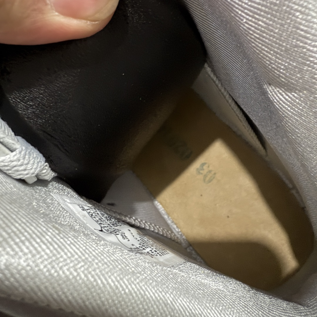 图片[9]-【XP纯原】PSG x Jordan Air Jordan 6 PSG 2026 液态银 XP纯原生产线出品 市售天花板品质出货 国内一线头部大厂知名厂牌同源出品 顶级工艺打造 原鞋开发 原厂冲刀皮料切割 原楦原模开发打造 经典乔6漏斗腰线 非市面所谓\”纯原\”直筒腰 货号：IQ5135-001 尺码：40 40.5 41 42 42.5 43 44 44.5 45 45.5 46 47.5-选品中心