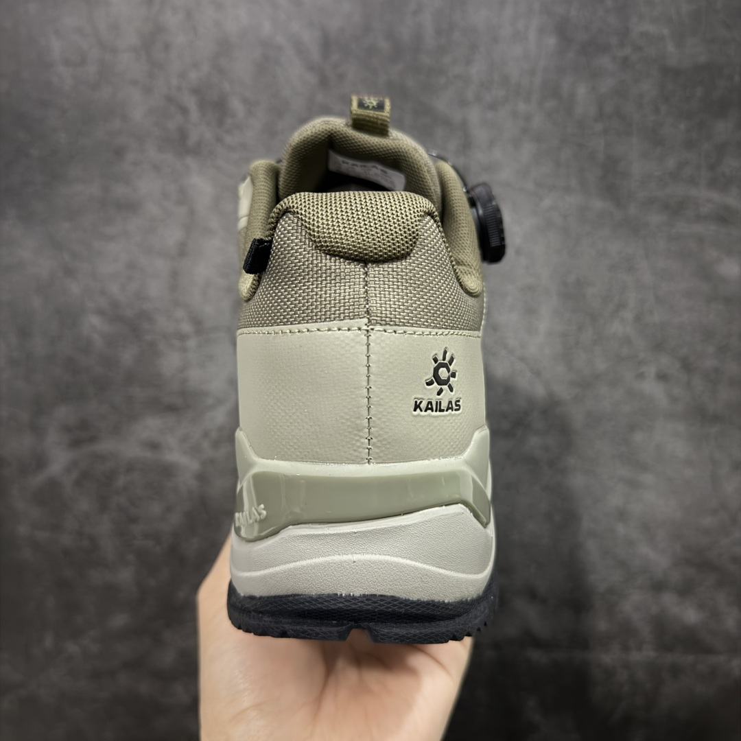 图片[4]-【GX纯原】凯乐石KAILAS 界山 GTX BOA 旋钮 舒适简约经典登山 防滑耐磨防水 低帮 徒步鞋 市面唯一正确防泼水防水面料 正确防水内里布 真正做到内外防水 区别市场假防水 鞋面材质：运用耐磨防砂网布，能防止沙石进入鞋内，同时具备良好的透气性，可让脚部保持干爽。 \\t鞋底性能：搭载Vibram防滑耐磨大底，有出色的抓地力，仿鲨齿纹路设计，能应对各种复杂路面；鞋底还能提供良好的稳定性和支撑力，减少脚部疲劳。 \\t防水技术：采用FILTERTEC防水透气技术，防水指数高达8000mm H₂O，能有效防止雨水渗透，同时能保持脚面干爽。 \\t细节设计：鞋头采用橡胶防撞包边，保护脚趾免受伤害；鞋舌一体式设计，防止碎石泥沙进入；采用亚洲人脚型鞋楦设计，配合中腰包裹，提高舒适性。 适用场景：适合多日或单日轻装徒步，也可用于城市通勤，是一双兼顾户外与日常穿着的多功能鞋子。 尺码：39-45 带半码-选品中心