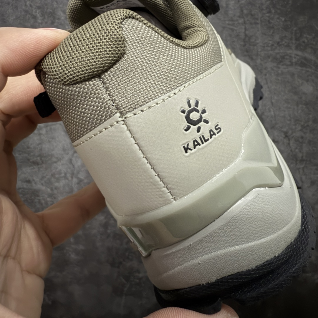 图片[2]-【GX纯原】凯乐石KAILAS 界山 GTX BOA 旋钮 舒适简约经典登山 防滑耐磨防水 低帮 徒步鞋 市面唯一正确防泼水防水面料 正确防水内里布 真正做到内外防水 区别市场假防水 鞋面材质：运用耐磨防砂网布，能防止沙石进入鞋内，同时具备良好的透气性，可让脚部保持干爽。 \\t鞋底性能：搭载Vibram防滑耐磨大底，有出色的抓地力，仿鲨齿纹路设计，能应对各种复杂路面；鞋底还能提供良好的稳定性和支撑力，减少脚部疲劳。 \\t防水技术：采用FILTERTEC防水透气技术，防水指数高达8000mm H₂O，能有效防止雨水渗透，同时能保持脚面干爽。 \\t细节设计：鞋头采用橡胶防撞包边，保护脚趾免受伤害；鞋舌一体式设计，防止碎石泥沙进入；采用亚洲人脚型鞋楦设计，配合中腰包裹，提高舒适性。 适用场景：适合多日或单日轻装徒步，也可用于城市通勤，是一双兼顾户外与日常穿着的多功能鞋子。 尺码：39-45 带半码-选品中心