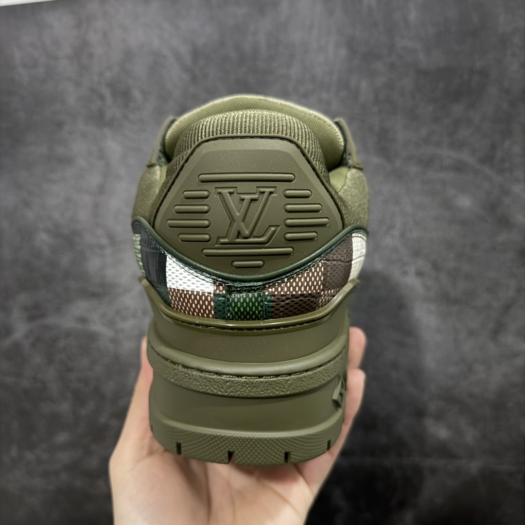 图片[4]-【YS纯原】性价比走量款 Louis Vuitton Trainer Maxi｜胖丁低帮休闲板鞋 ✦ 全新私人订单出货 ✦ 海淘代购同渠道 · 外贸高端零售专供 ✦ 原版开发，完美楦型，还原度高 ✦ 鞋面独家订制细柔小牛皮 ✦ 厚实织物鞋带，质感拉满 ✦ 私模 TPU 组合厚底，三色拼接设计 ✦ 上脚自然增高 4–5cm，显腿长不笨重 ✦ 正确折叠式内包鞋盒 ✦ 细节干净，对版度高 ✦ 拒绝市场吹嘘款，品质一眼可辨 尺码：35–45-选品中心