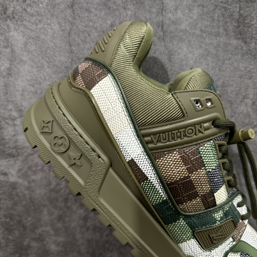 图片[7]-【YS纯原】性价比走量款 Louis Vuitton Trainer Maxi｜胖丁低帮休闲板鞋 ✦ 全新私人订单出货 ✦ 海淘代购同渠道 · 外贸高端零售专供 ✦ 原版开发，完美楦型，还原度高 ✦ 鞋面独家订制细柔小牛皮 ✦ 厚实织物鞋带，质感拉满 ✦ 私模 TPU 组合厚底，三色拼接设计 ✦ 上脚自然增高 4–5cm，显腿长不笨重 ✦ 正确折叠式内包鞋盒 ✦ 细节干净，对版度高 ✦ 拒绝市场吹嘘款，品质一眼可辨 尺码：35–45-选品中心