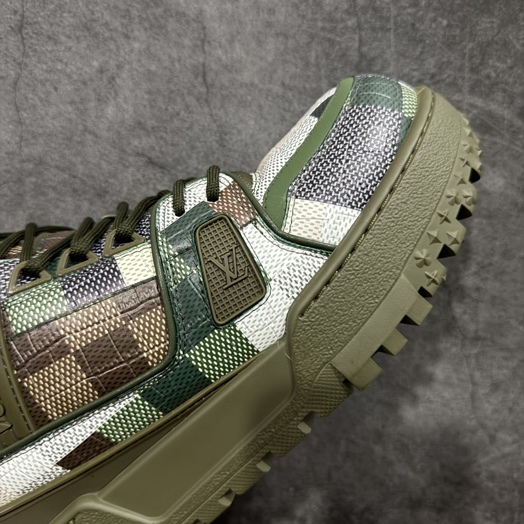 图片[6]-【YS纯原】性价比走量款 Louis Vuitton Trainer Maxi｜胖丁低帮休闲板鞋 ✦ 全新私人订单出货 ✦ 海淘代购同渠道 · 外贸高端零售专供 ✦ 原版开发，完美楦型，还原度高 ✦ 鞋面独家订制细柔小牛皮 ✦ 厚实织物鞋带，质感拉满 ✦ 私模 TPU 组合厚底，三色拼接设计 ✦ 上脚自然增高 4–5cm，显腿长不笨重 ✦ 正确折叠式内包鞋盒 ✦ 细节干净，对版度高 ✦ 拒绝市场吹嘘款，品质一眼可辨 尺码：35–45-选品中心