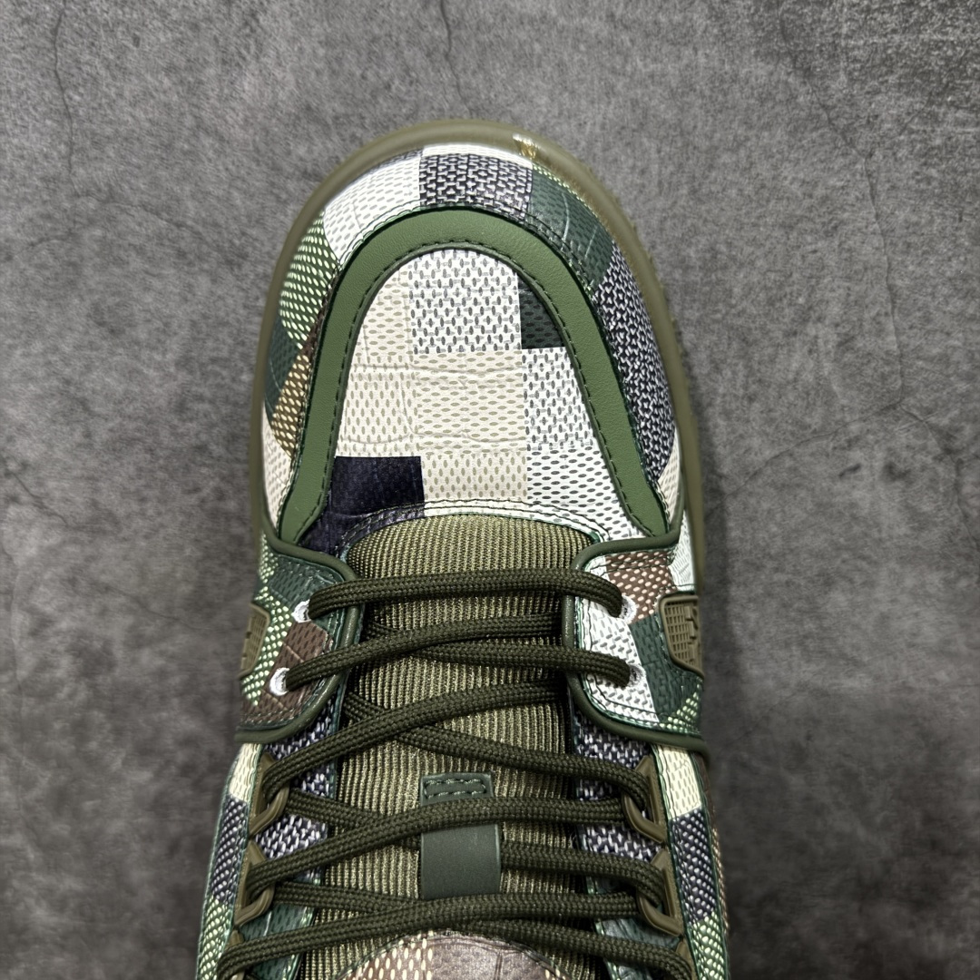 图片[5]-【YS纯原】性价比走量款 Louis Vuitton Trainer Maxi｜胖丁低帮休闲板鞋 ✦ 全新私人订单出货 ✦ 海淘代购同渠道 · 外贸高端零售专供 ✦ 原版开发，完美楦型，还原度高 ✦ 鞋面独家订制细柔小牛皮 ✦ 厚实织物鞋带，质感拉满 ✦ 私模 TPU 组合厚底，三色拼接设计 ✦ 上脚自然增高 4–5cm，显腿长不笨重 ✦ 正确折叠式内包鞋盒 ✦ 细节干净，对版度高 ✦ 拒绝市场吹嘘款，品质一眼可辨 尺码：35–45-选品中心