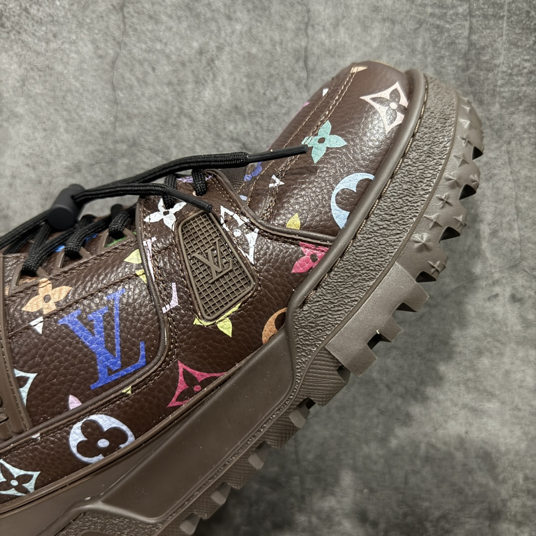 图片[6]-【YS纯原】性价比走量款 Louis Vuitton Trainer Maxi｜胖丁低帮休闲板鞋 ✦ 全新私人订单出货 ✦ 海淘代购同渠道 · 外贸高端零售专供 ✦ 原版开发，完美楦型，还原度高 ✦ 鞋面独家订制细柔小牛皮 ✦ 厚实织物鞋带，质感拉满 ✦ 私模 TPU 组合厚底，三色拼接设计 ✦ 上脚自然增高 4–5cm，显腿长不笨重 ✦ 正确折叠式内包鞋盒 ✦ 细节干净，对版度高 ✦ 拒绝市场吹嘘款，品质一眼可辨 尺码：35–45-选品中心