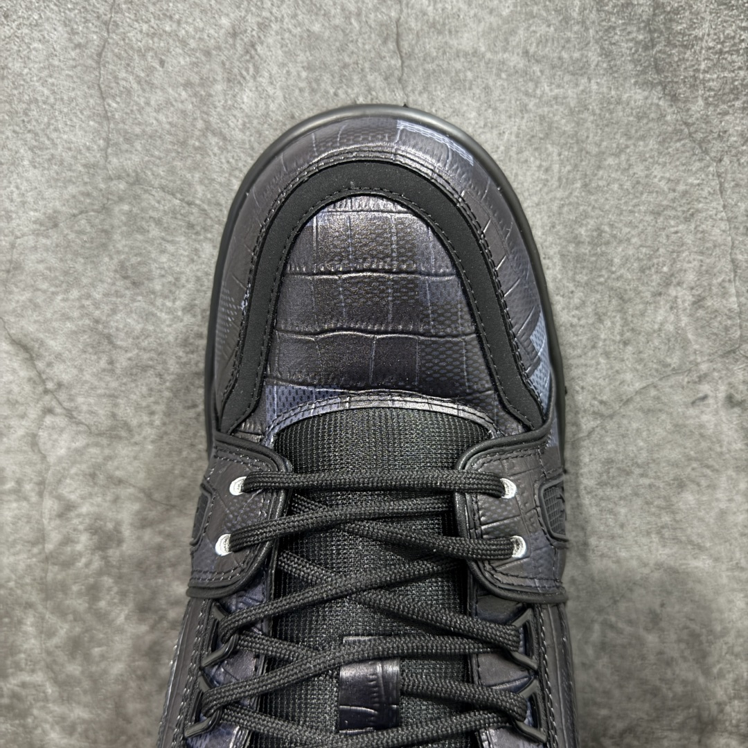 图片[5]-【YS纯原】性价比走量款 Louis Vuitton Trainer Maxi｜胖丁低帮休闲板鞋 ✦ 全新私人订单出货 ✦ 海淘代购同渠道 · 外贸高端零售专供 ✦ 原版开发，完美楦型，还原度高 ✦ 鞋面独家订制细柔小牛皮 ✦ 厚实织物鞋带，质感拉满 ✦ 私模 TPU 组合厚底，三色拼接设计 ✦ 上脚自然增高 4–5cm，显腿长不笨重 ✦ 正确折叠式内包鞋盒 ✦ 细节干净，对版度高 ✦ 拒绝市场吹嘘款，品质一眼可辨 尺码：35–45-选品中心