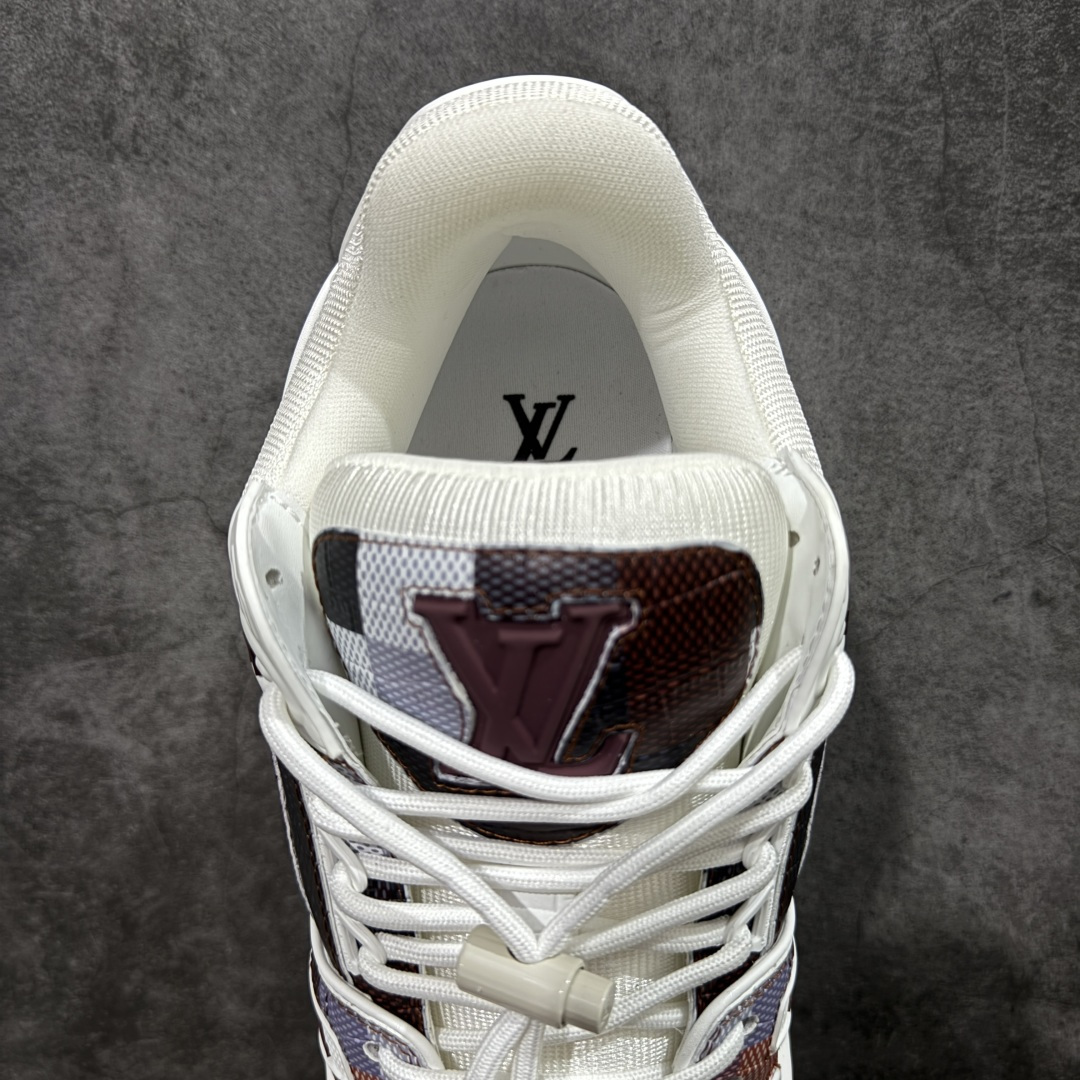 图片[8]-【YS纯原】性价比走量款 Louis Vuitton Trainer Maxi｜胖丁低帮休闲板鞋 ✦ 全新私人订单出货 ✦ 海淘代购同渠道 · 外贸高端零售专供 ✦ 原版开发，完美楦型，还原度高 ✦ 鞋面独家订制细柔小牛皮 ✦ 厚实织物鞋带，质感拉满 ✦ 私模 TPU 组合厚底，三色拼接设计 ✦ 上脚自然增高 4–5cm，显腿长不笨重 ✦ 正确折叠式内包鞋盒 ✦ 细节干净，对版度高 ✦ 拒绝市场吹嘘款，品质一眼可辨 尺码：35–45-选品中心